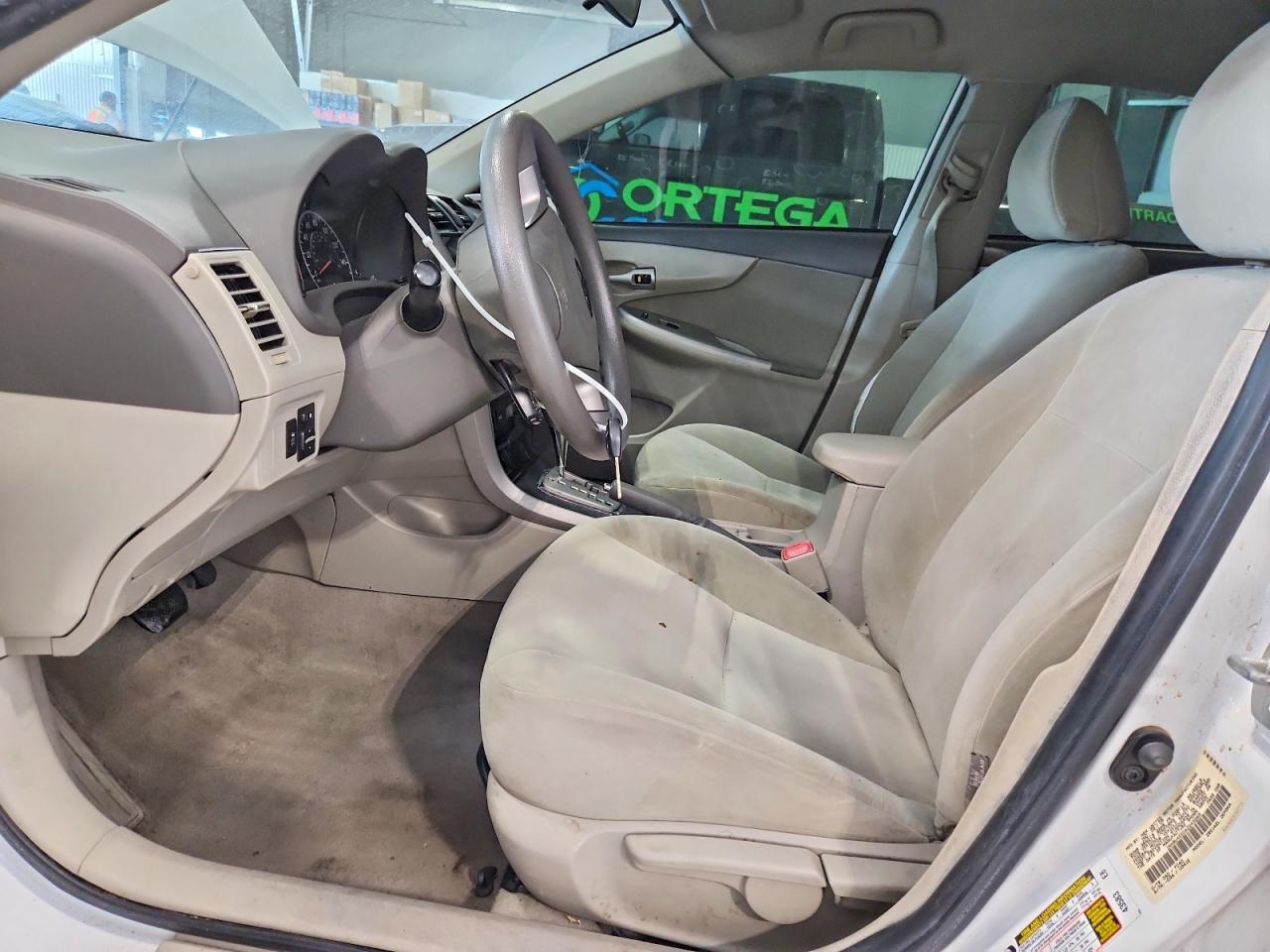 2010 Toyota Corolla Le White vin: 1NXBU4EE0AZ245265