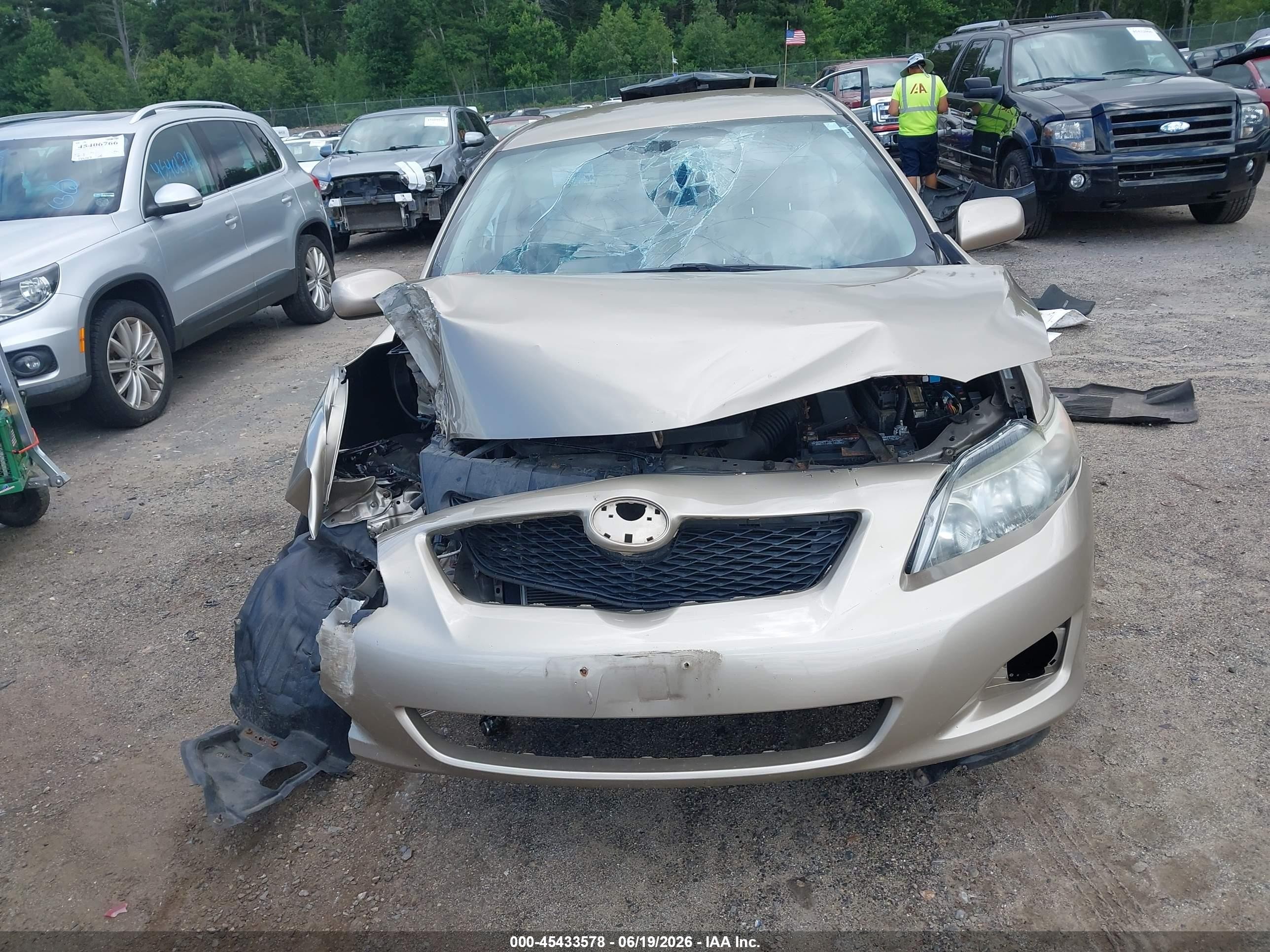 2010 Toyota Corolla Le Gold vin: 1NXBU4EE0AZ251471