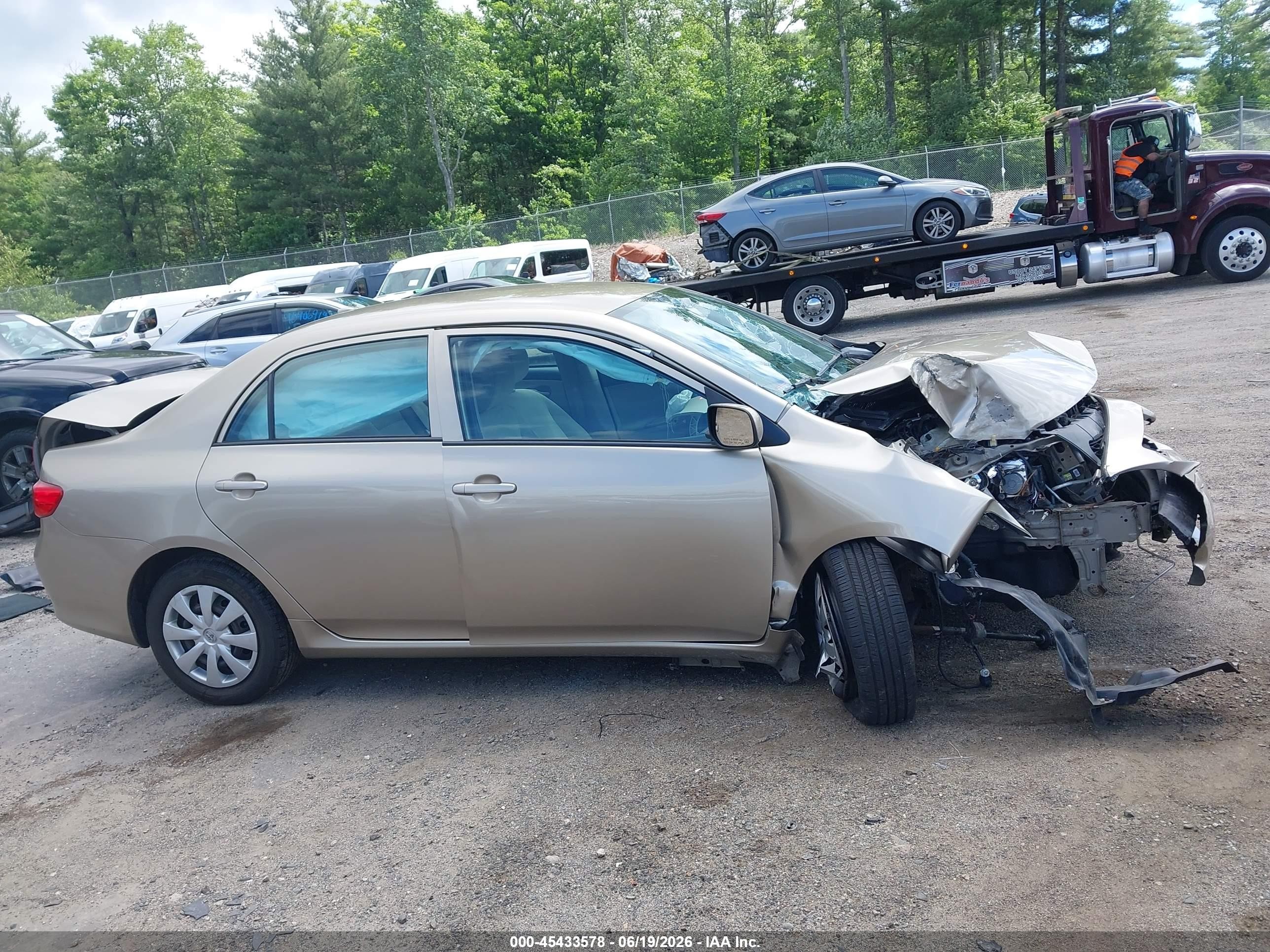 2010 Toyota Corolla Le Gold vin: 1NXBU4EE0AZ251471