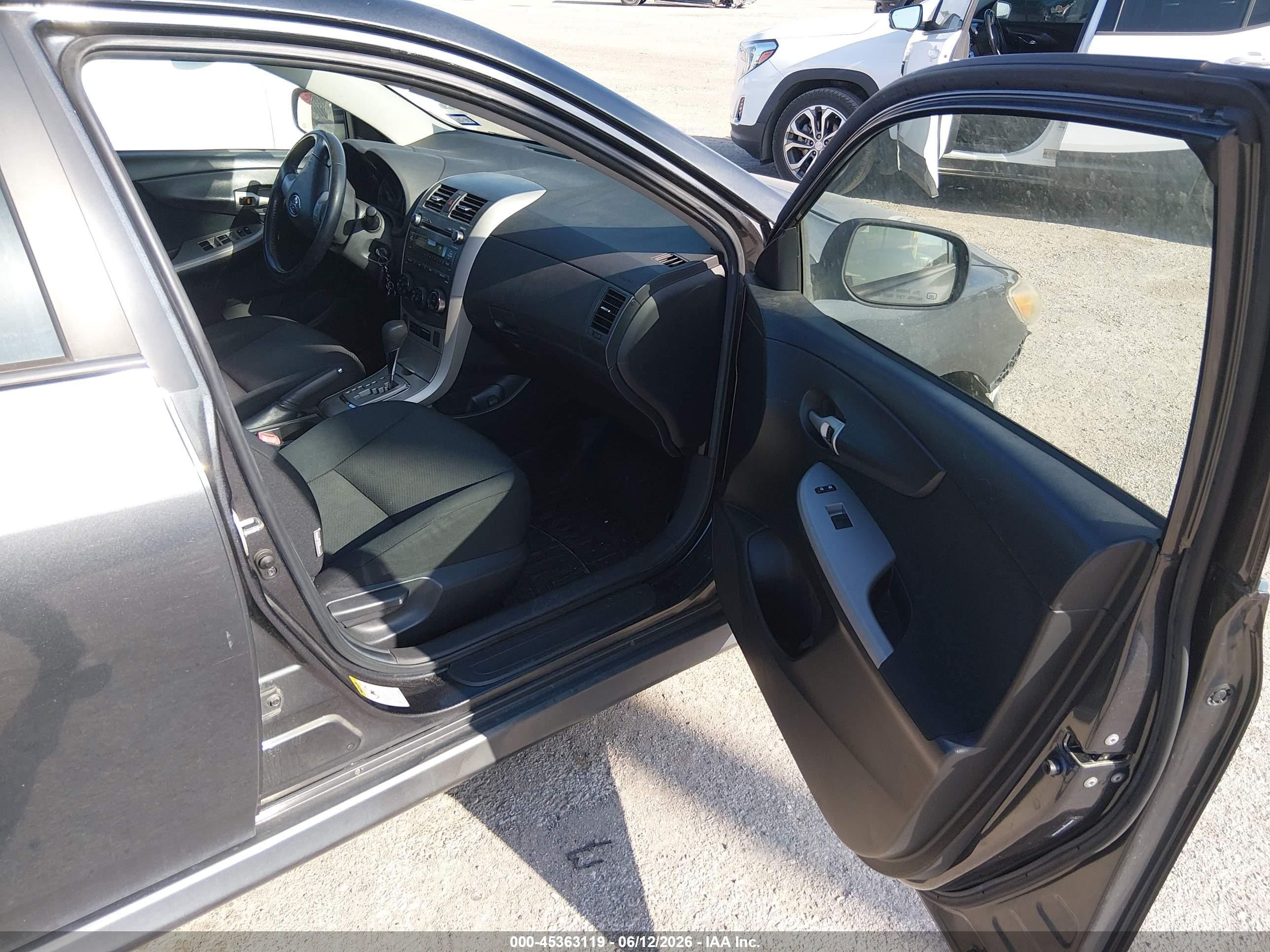 2010 Toyota Corolla S Серый vin: 1NXBU4EE0AZ259490