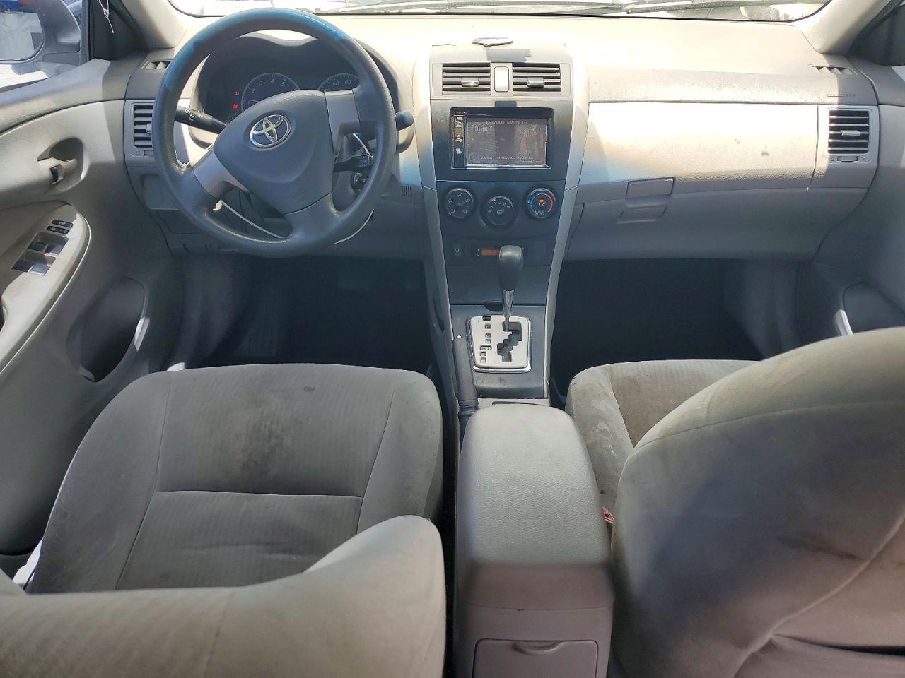 2010 Toyota Corolla Le White vin: 1NXBU4EE0AZ270148