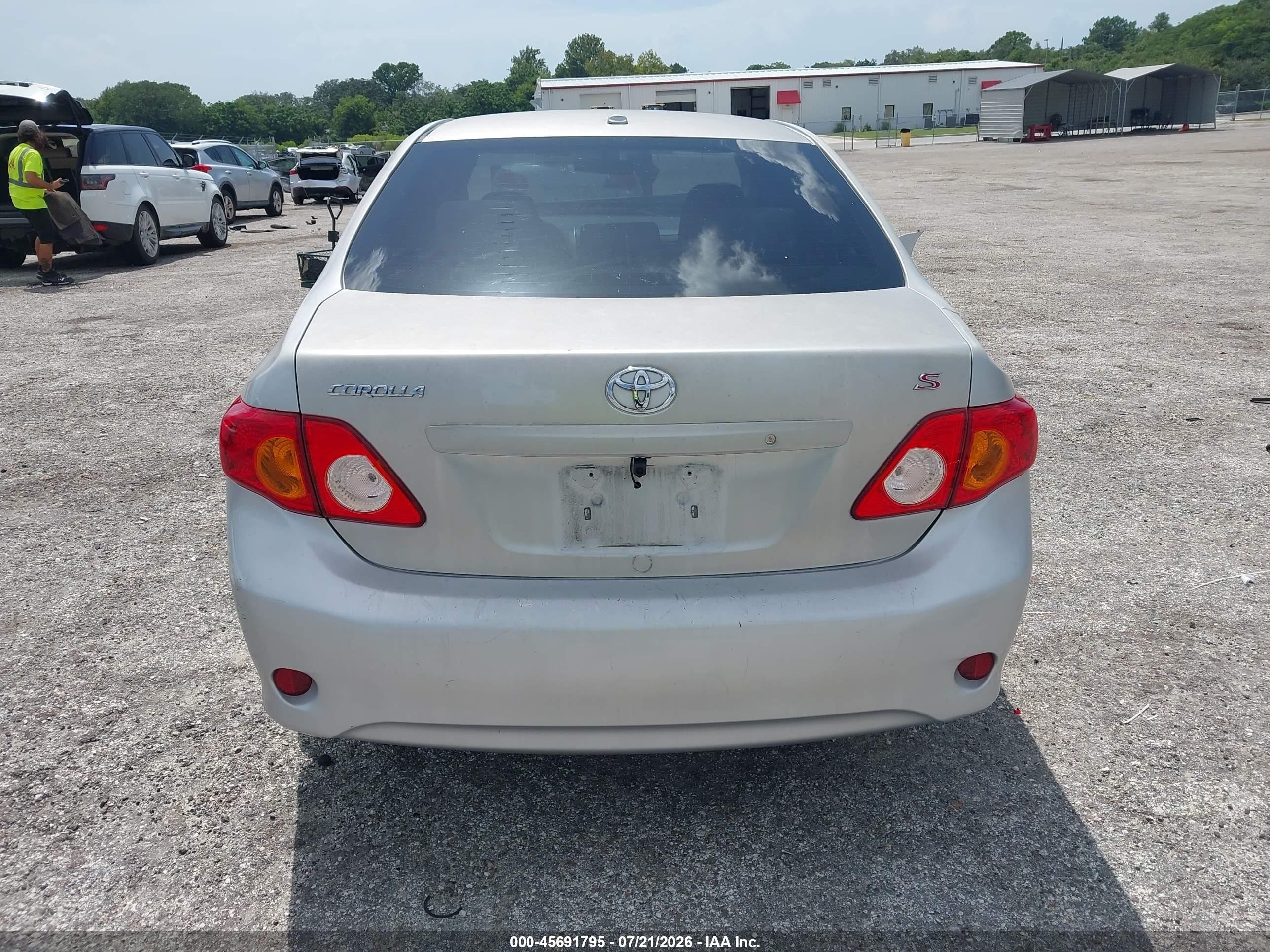 2010 Toyota Corolla Le Silver vin: 1NXBU4EE0AZ271798