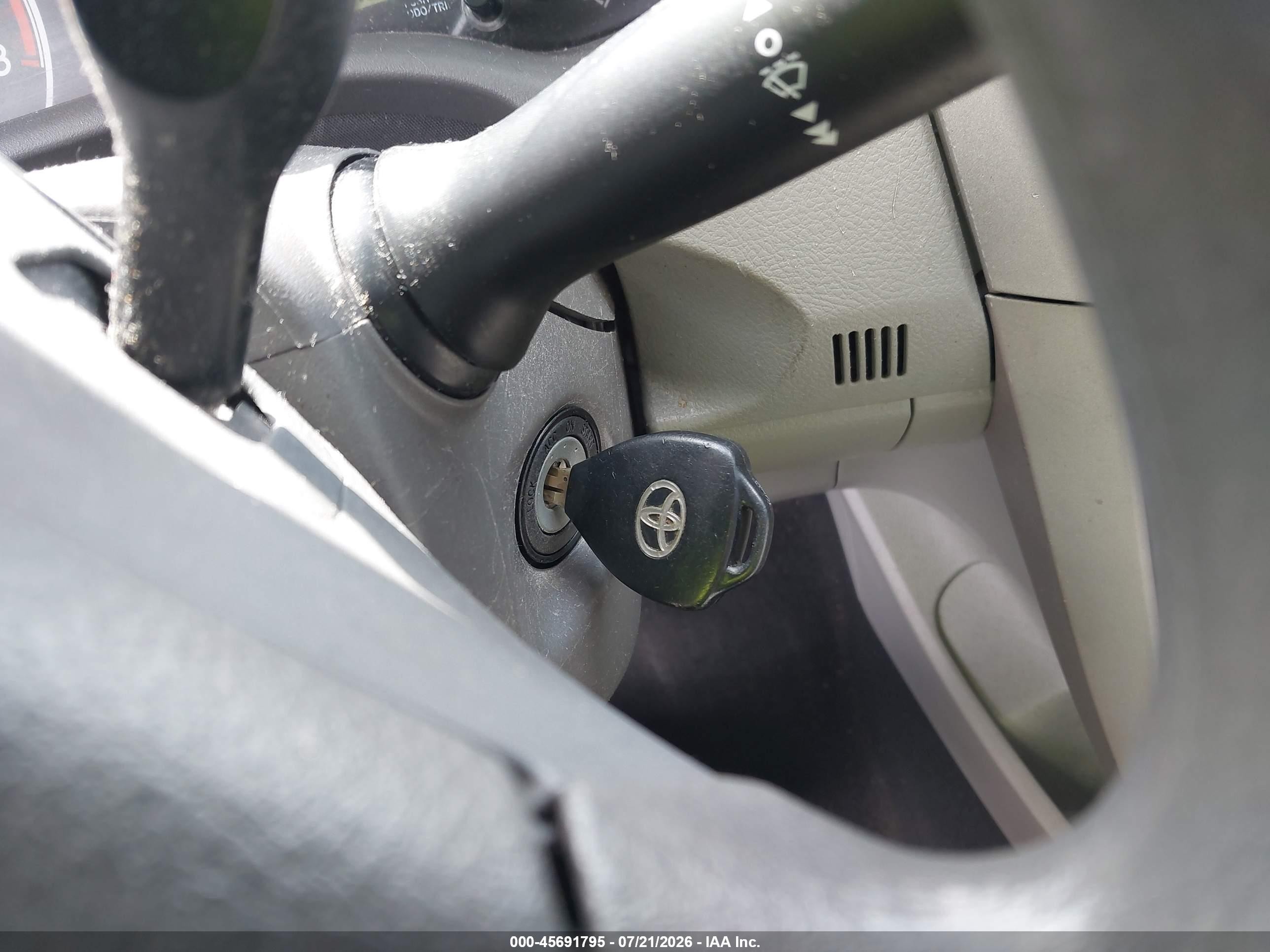 2010 Toyota Corolla Le Silver vin: 1NXBU4EE0AZ271798