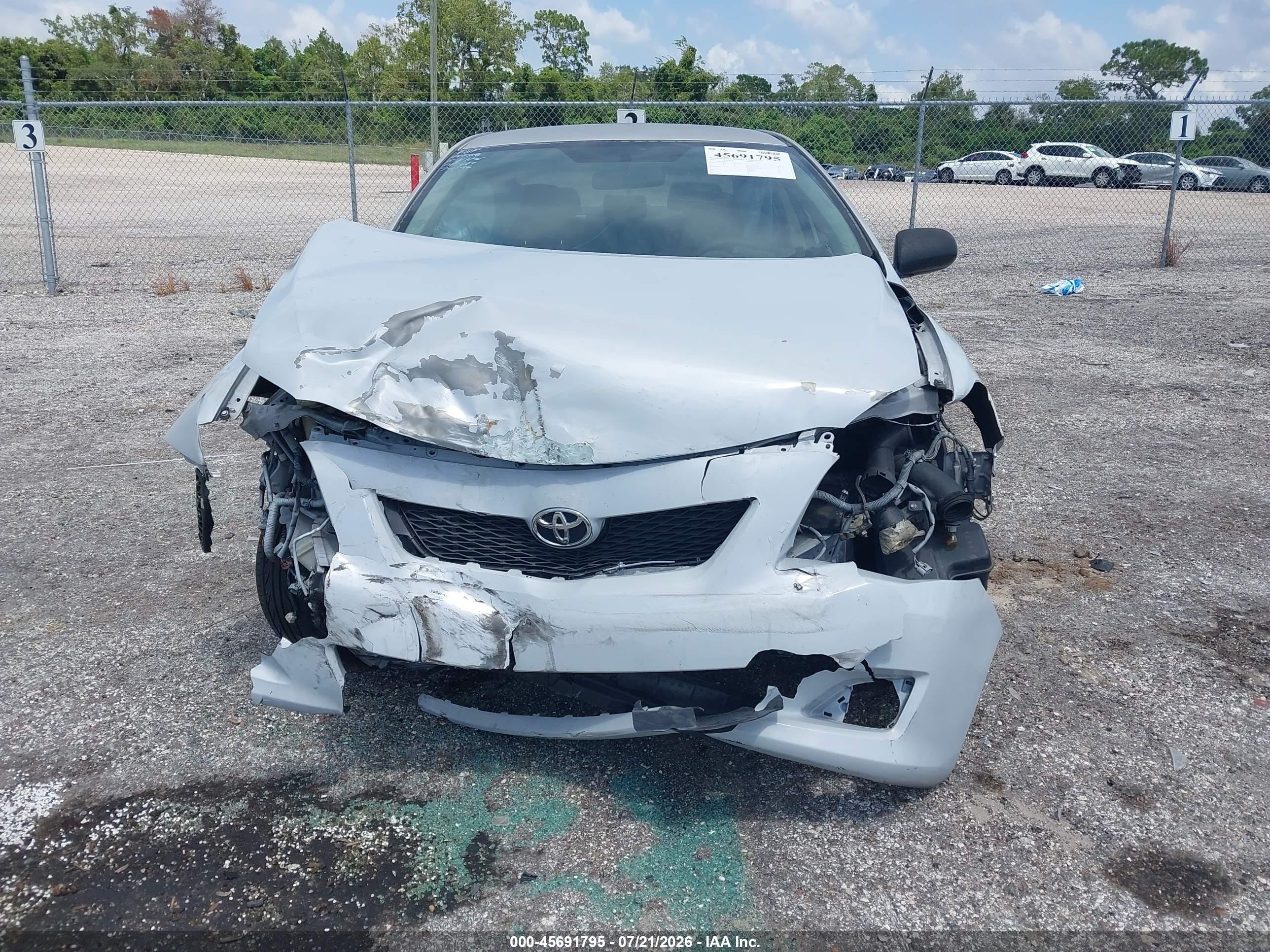 2010 Toyota Corolla Le Silver vin: 1NXBU4EE0AZ271798