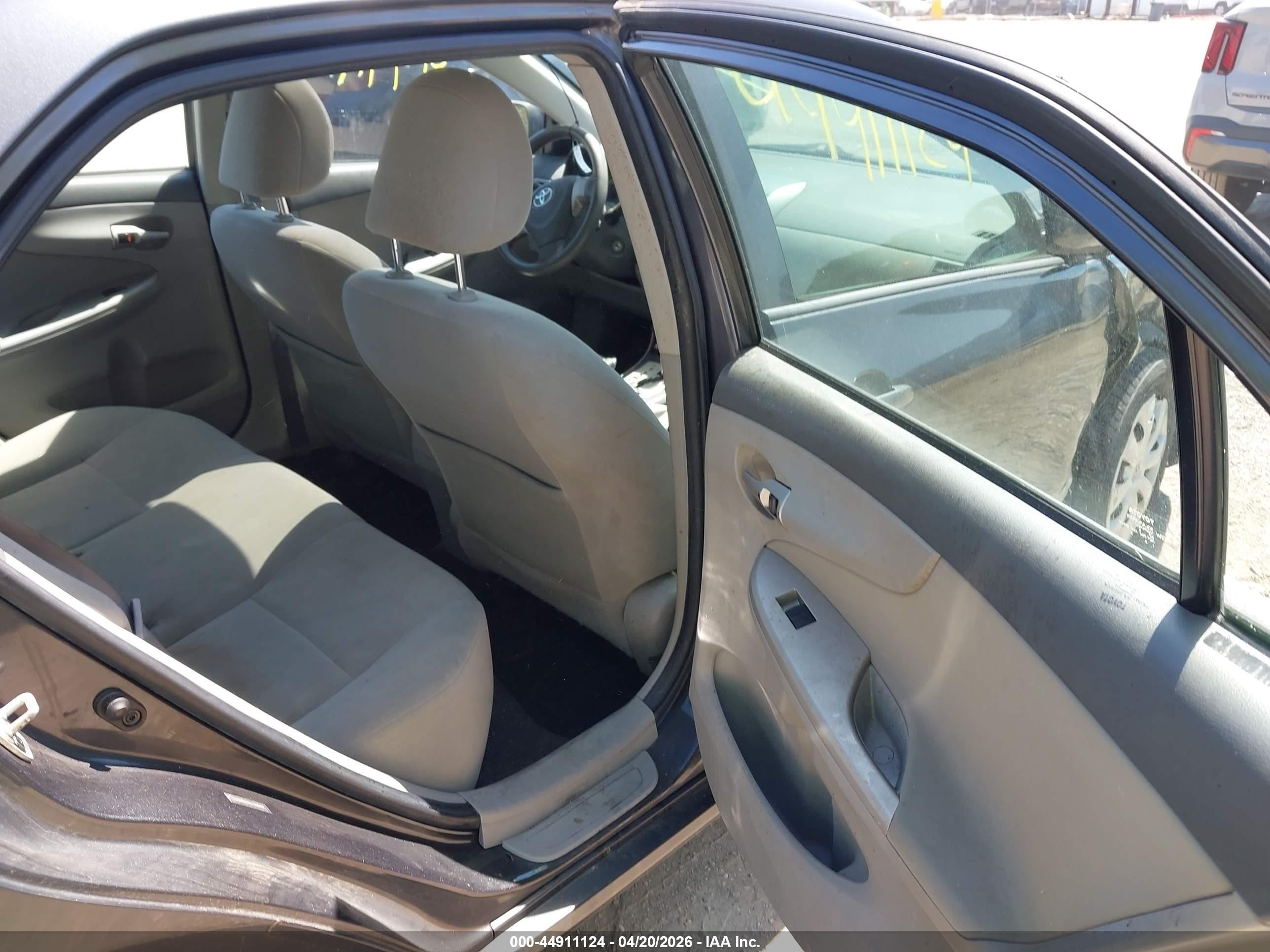2010 Toyota Corolla Le Gray vin: 1NXBU4EE0AZ303858