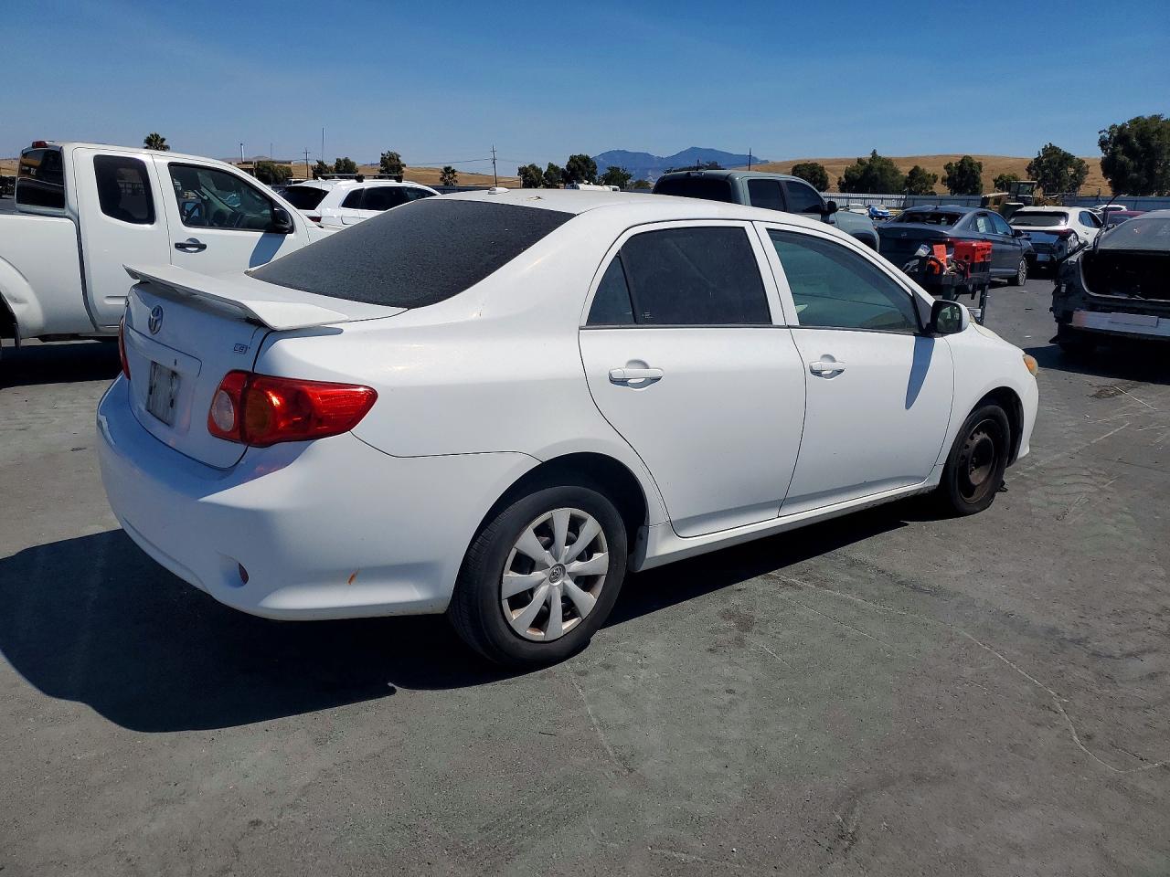 2010 Toyota Corolla Le White vin: 1NXBU4EE0AZ319154