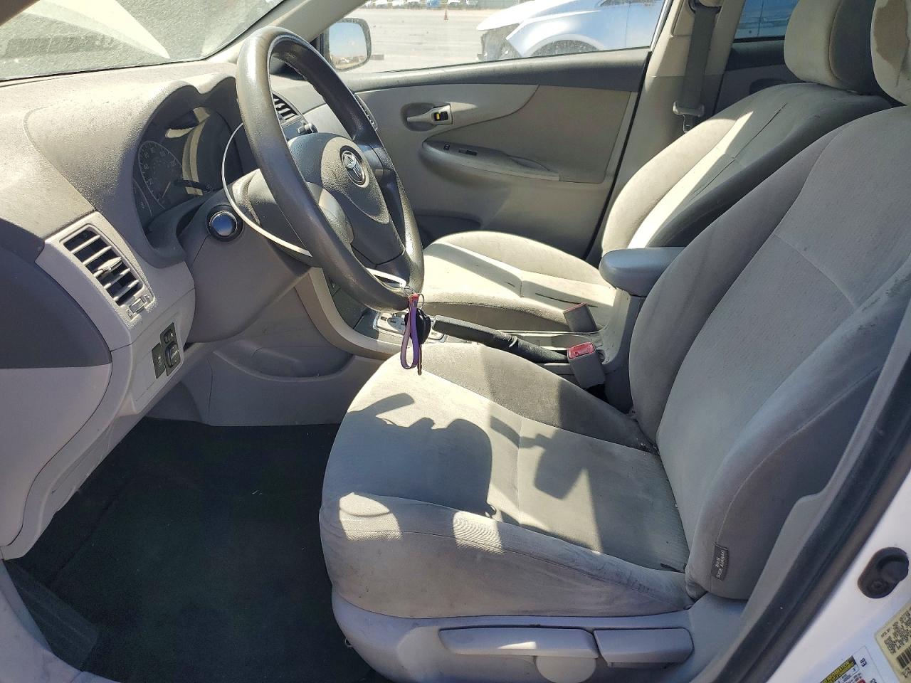 2010 Toyota Corolla Le White vin: 1NXBU4EE0AZ319154