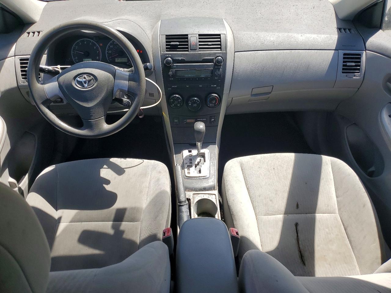 2010 Toyota Corolla Le White vin: 1NXBU4EE0AZ319154