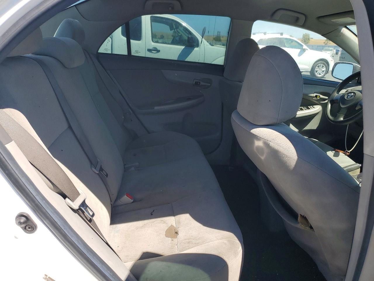 2010 Toyota Corolla Le White vin: 1NXBU4EE0AZ319154