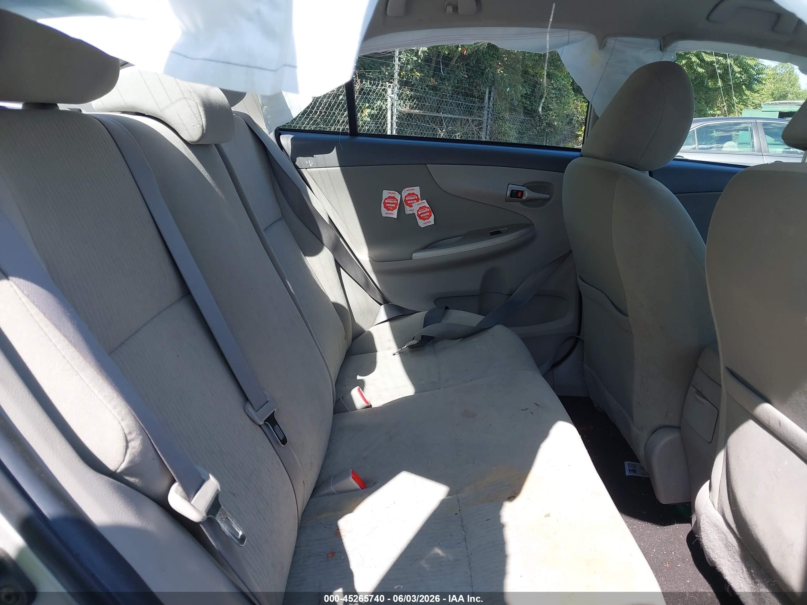 2010 Toyota Corolla Le Silver vin: 1NXBU4EE0AZ369097