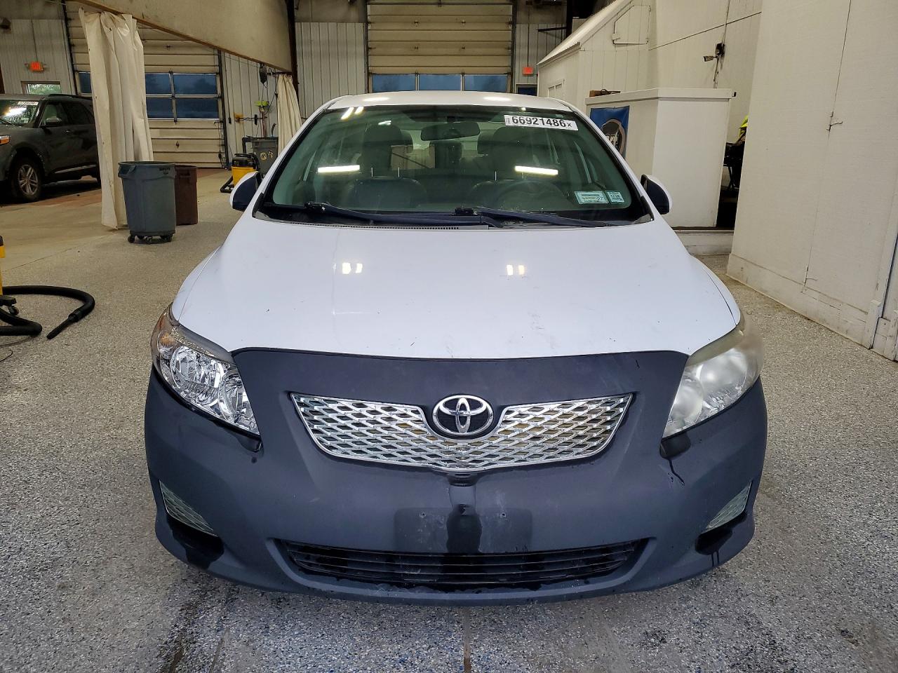 2010 Toyota Corolla Le White vin: 1NXBU4EE1AZ169717