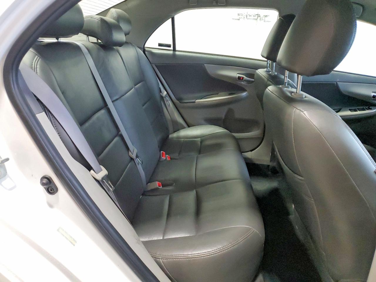 2010 Toyota Corolla Le White vin: 1NXBU4EE1AZ169717