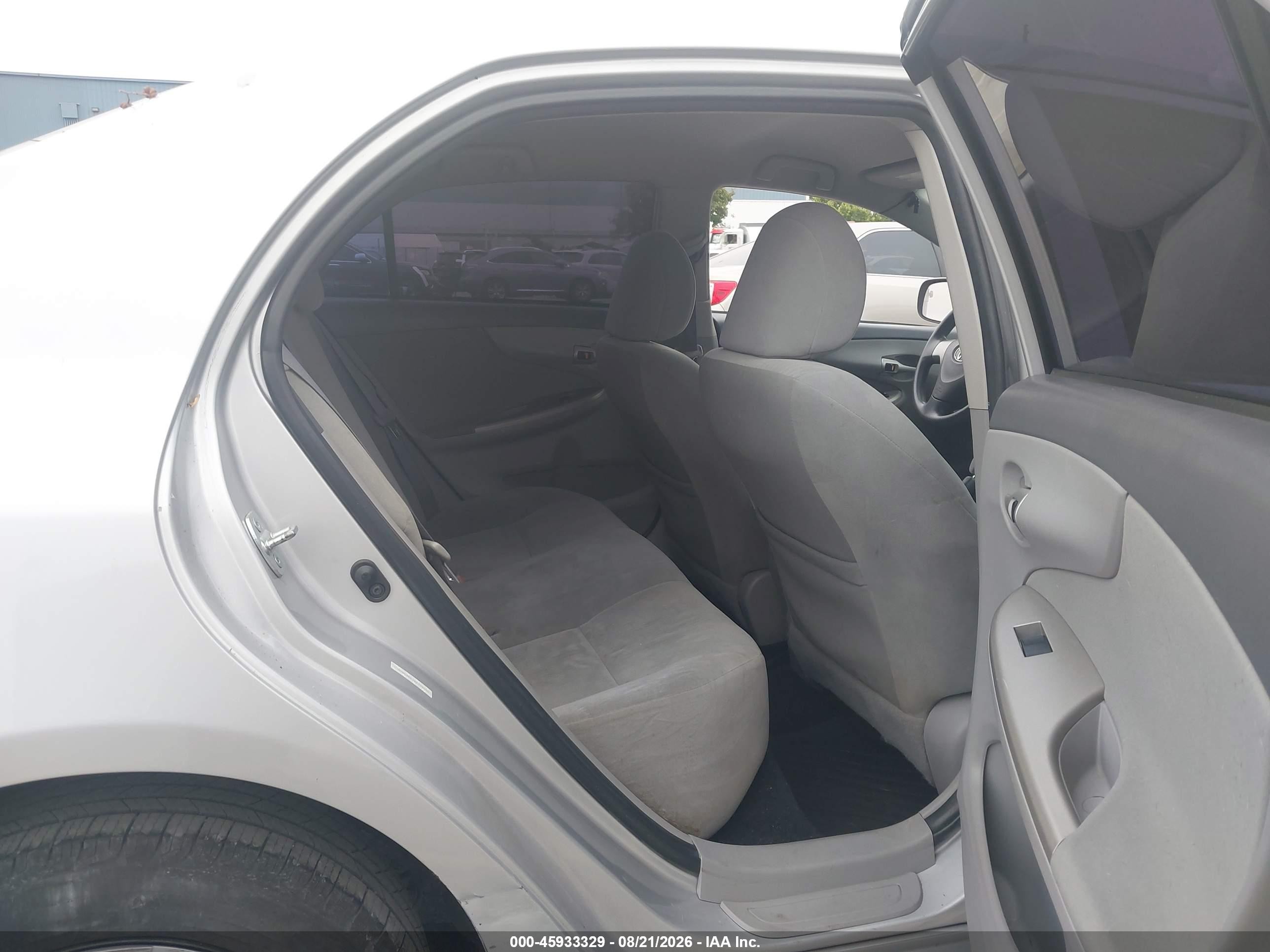 2010 Toyota Corolla Le Silver vin: 1NXBU4EE1AZ175033