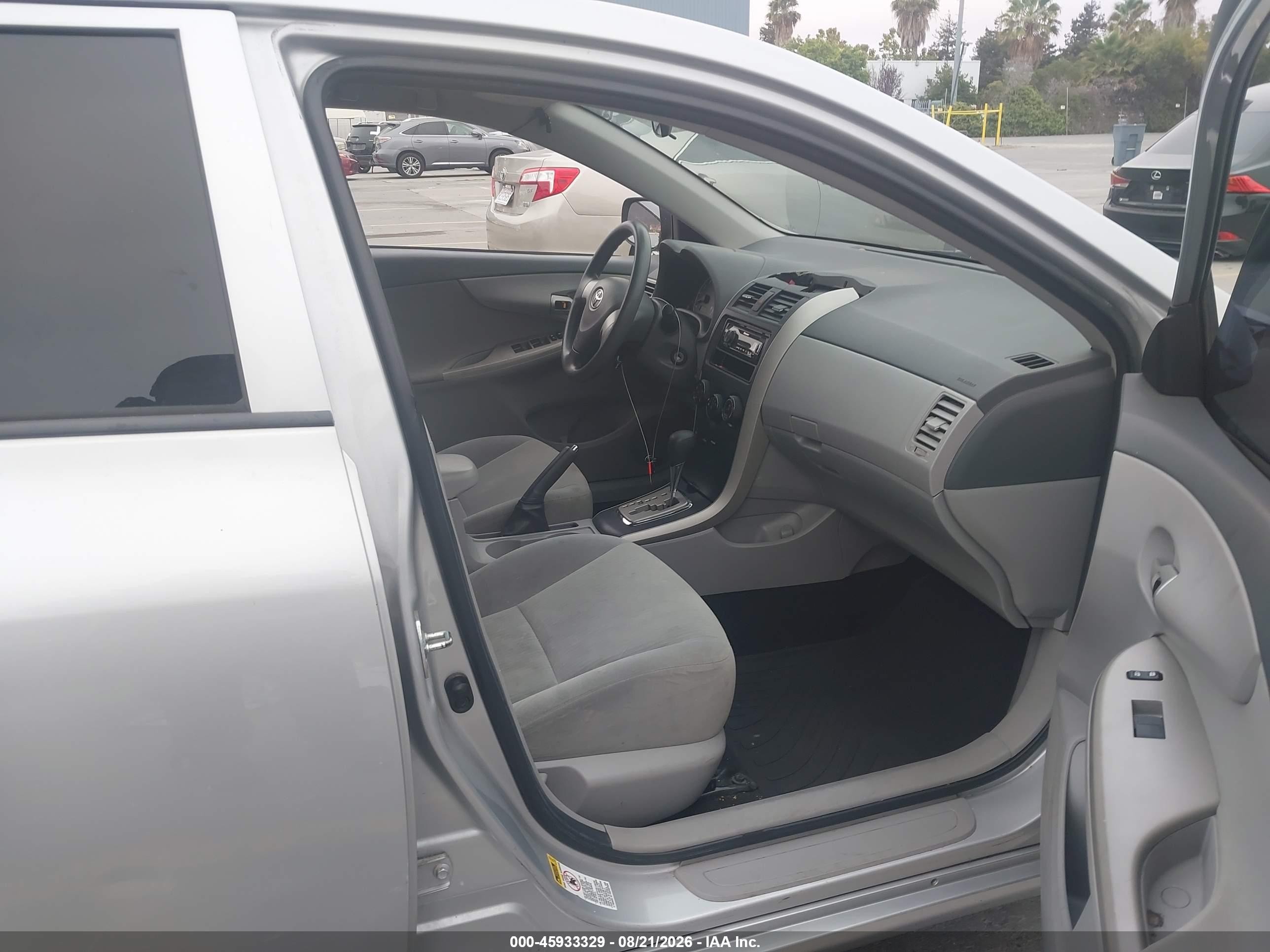 2010 Toyota Corolla Le Silver vin: 1NXBU4EE1AZ175033