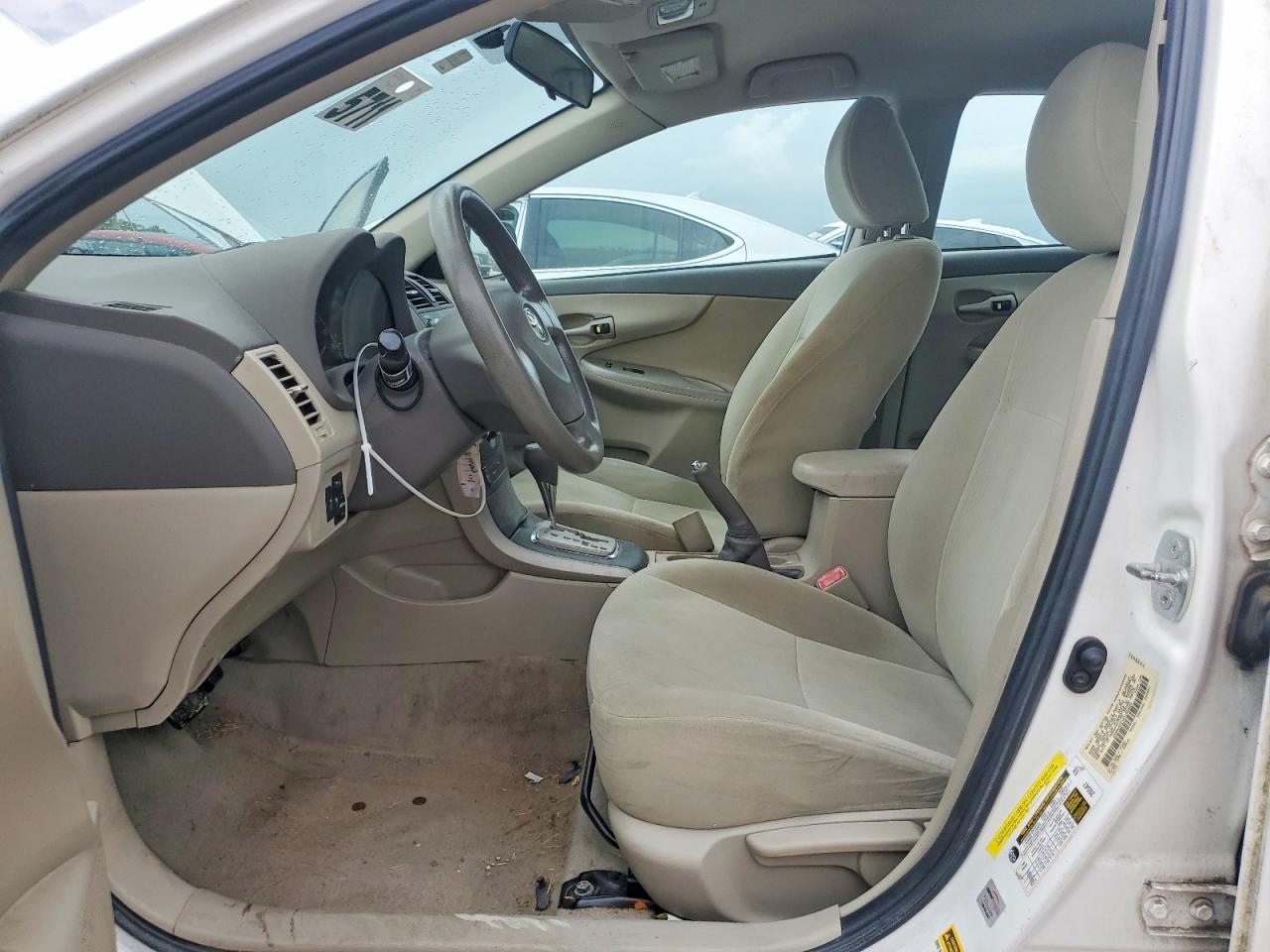 2010 Toyota Corolla Le White vin: 1NXBU4EE1AZ190325