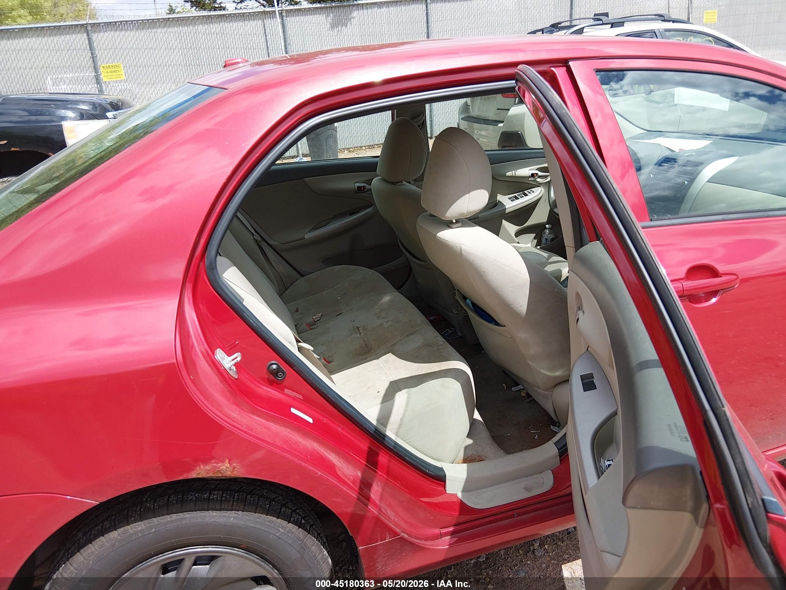 2010 Toyota Corolla Le Red vin: 1NXBU4EE1AZ214042