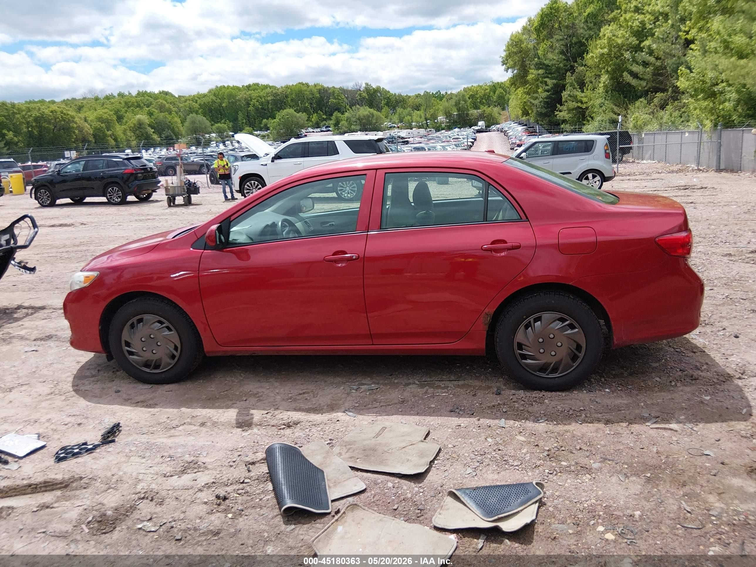 2010 Toyota Corolla Le Red vin: 1NXBU4EE1AZ214042