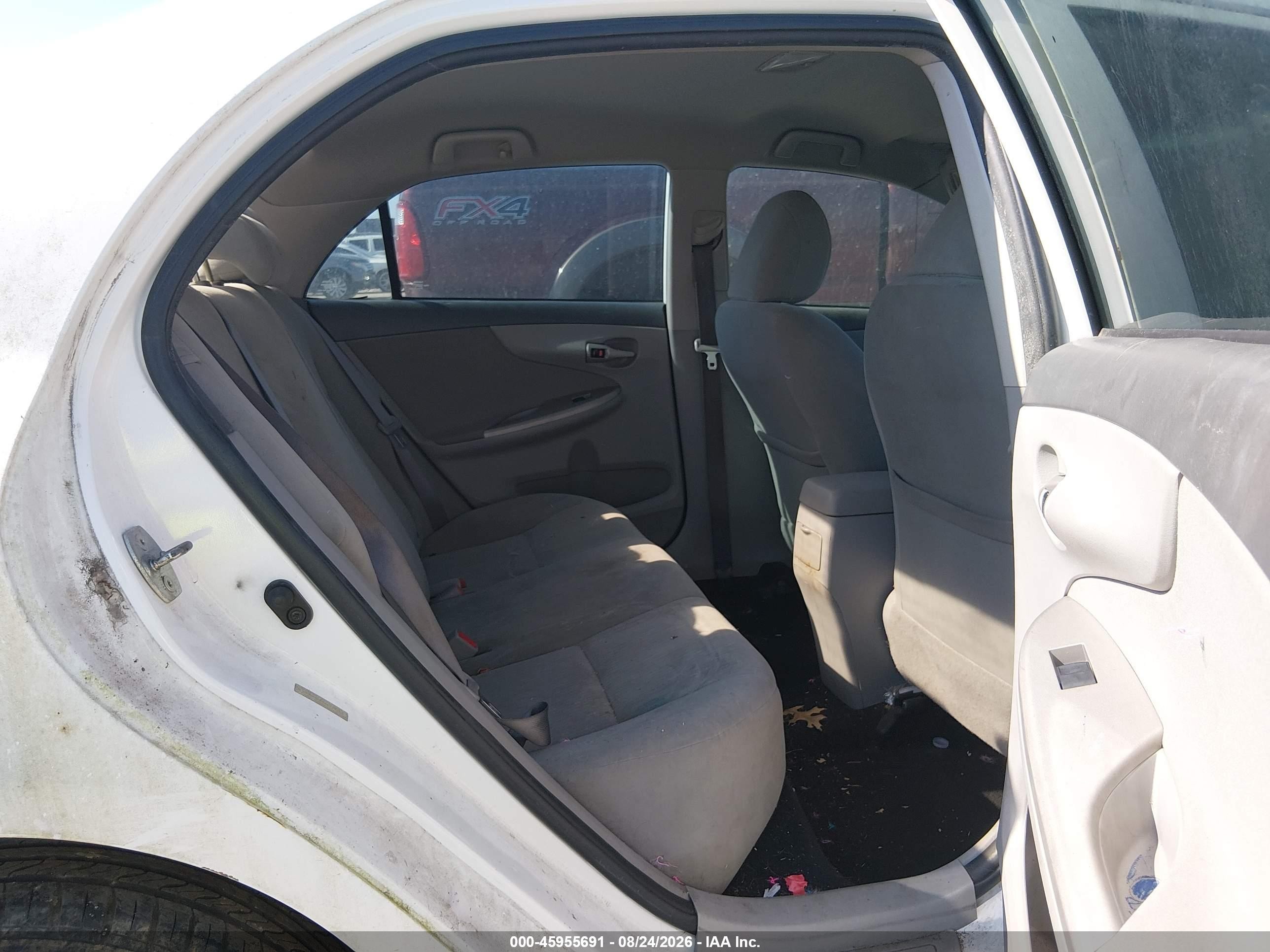 2010 Toyota Corolla Le White vin: 1NXBU4EE1AZ224358