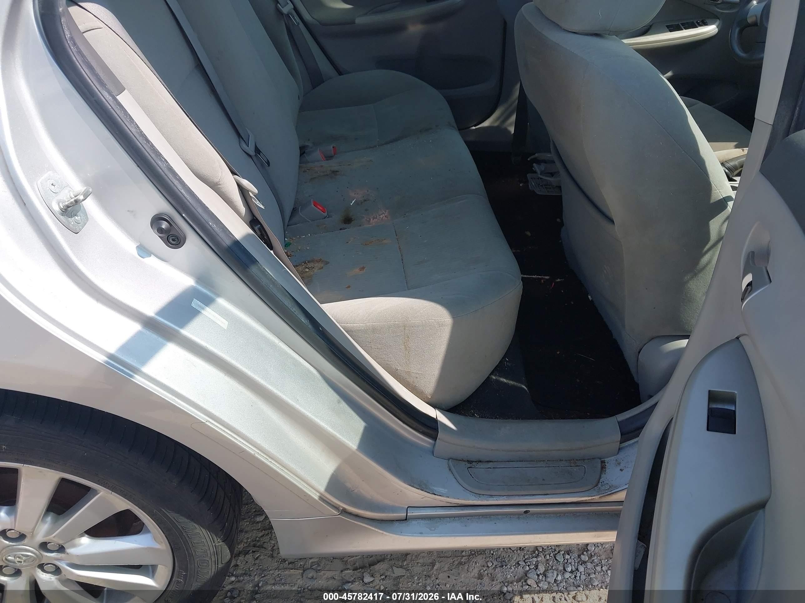 2010 Toyota Corolla Le Silver vin: 1NXBU4EE1AZ232184