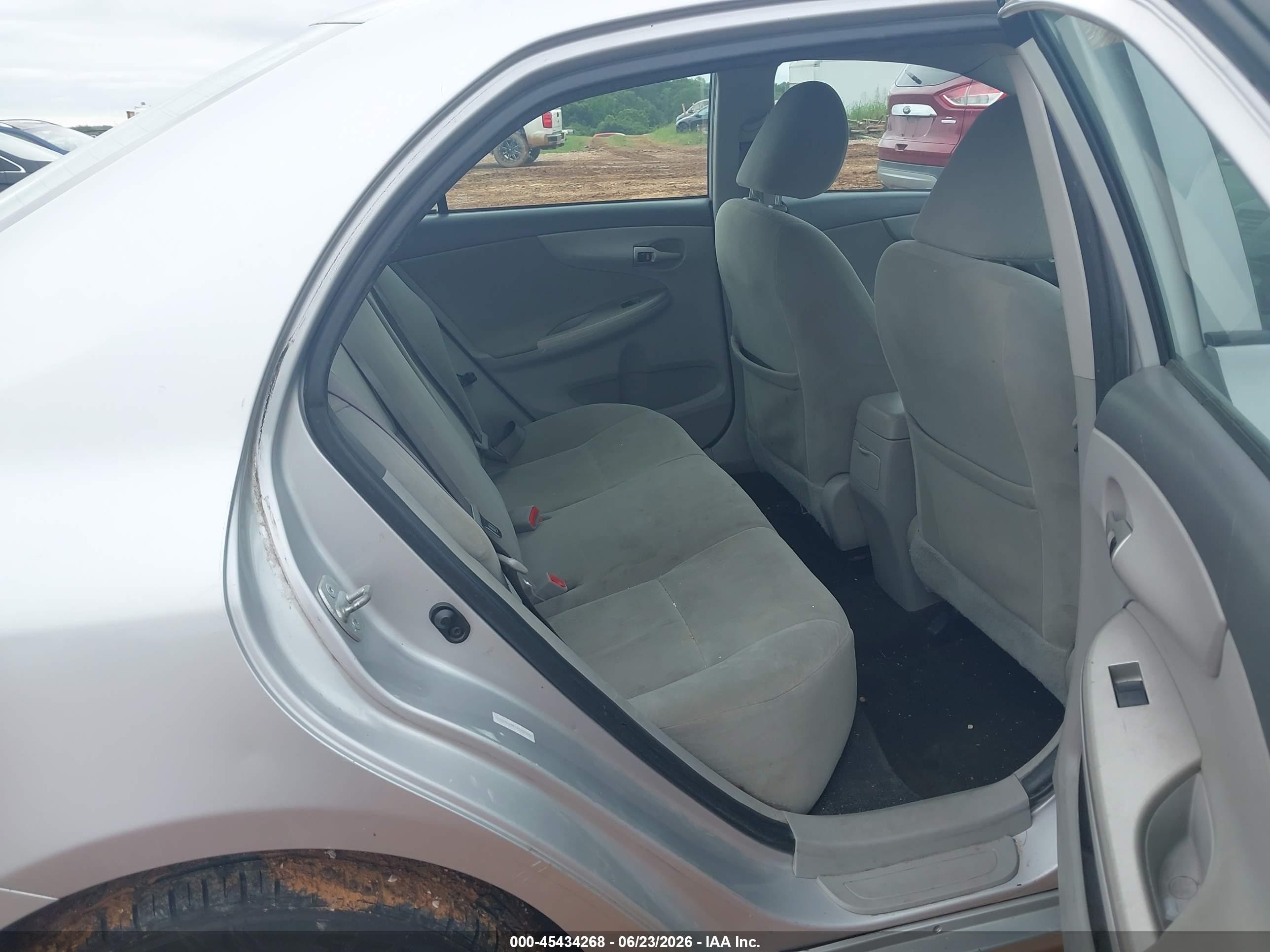 2010 Toyota Corolla Le Серебряный vin: 1NXBU4EE1AZ256520