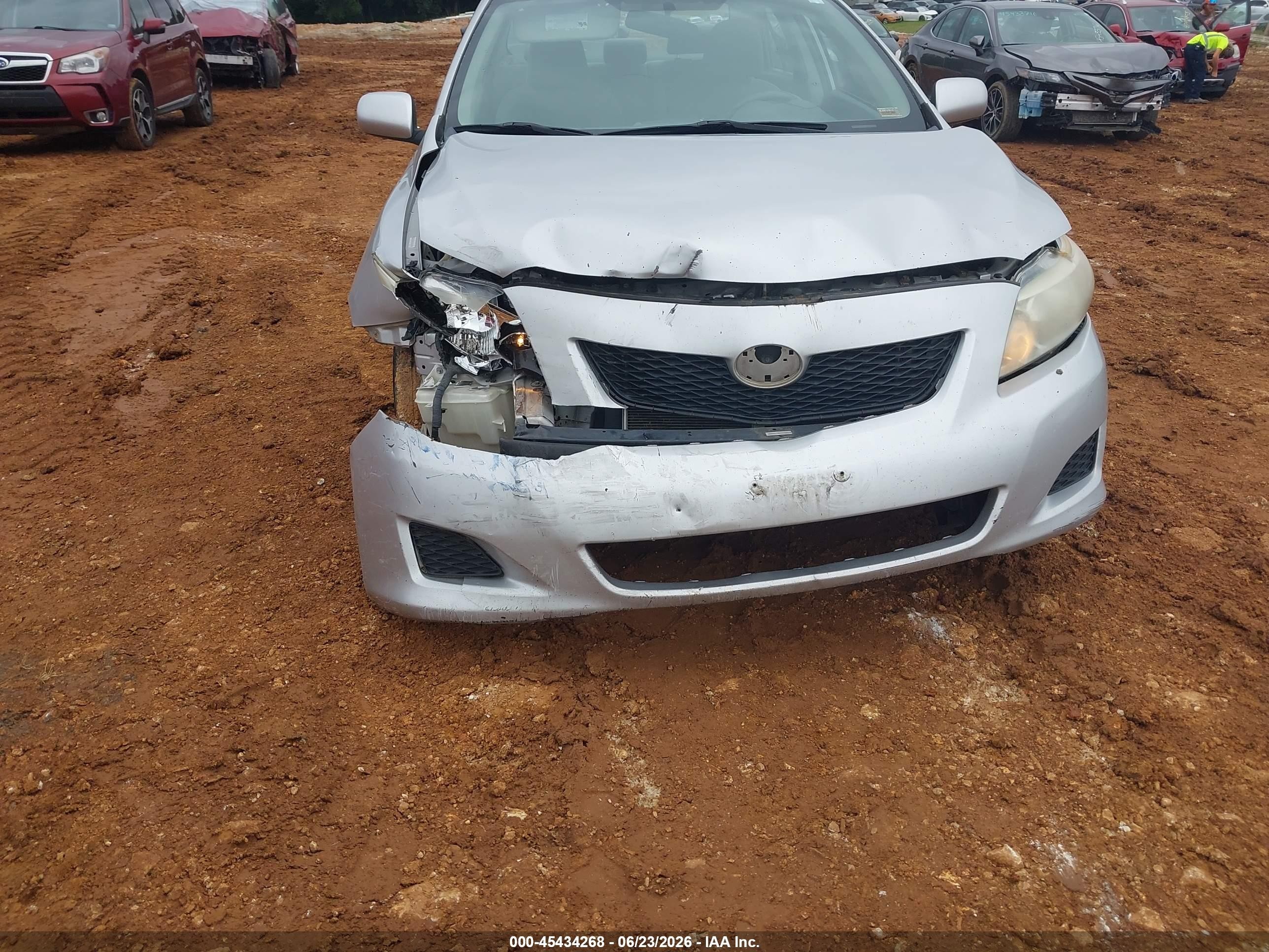 2010 Toyota Corolla Le Серебряный vin: 1NXBU4EE1AZ256520