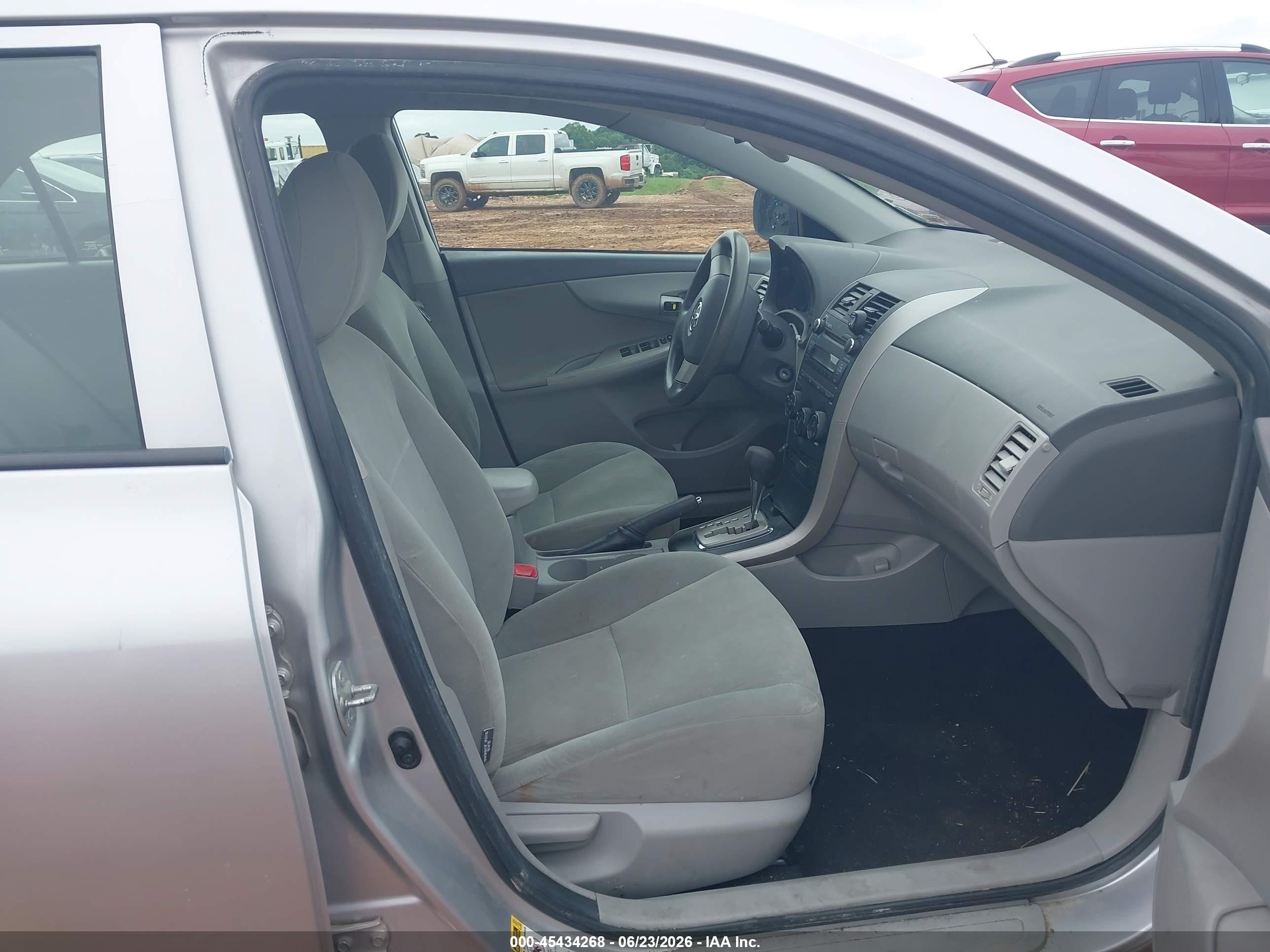 2010 Toyota Corolla Le Серебряный vin: 1NXBU4EE1AZ256520