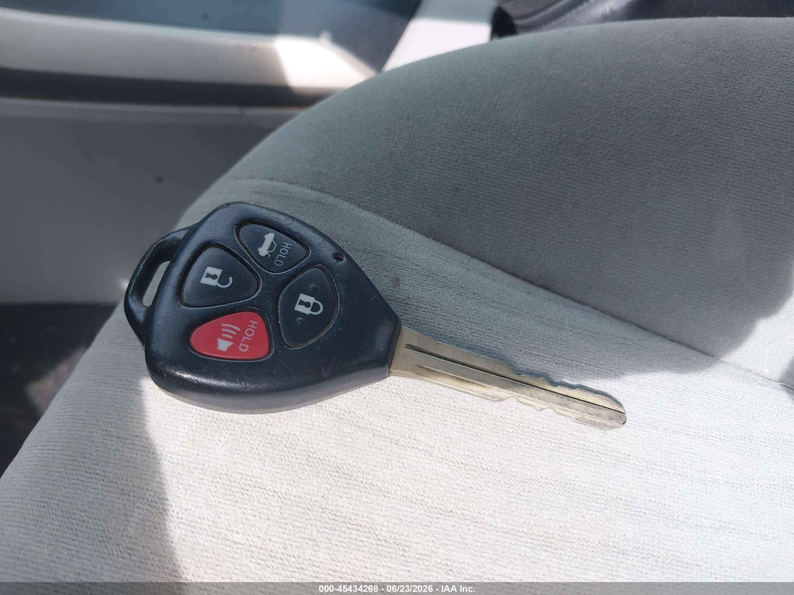 2010 Toyota Corolla Le Серебряный vin: 1NXBU4EE1AZ256520