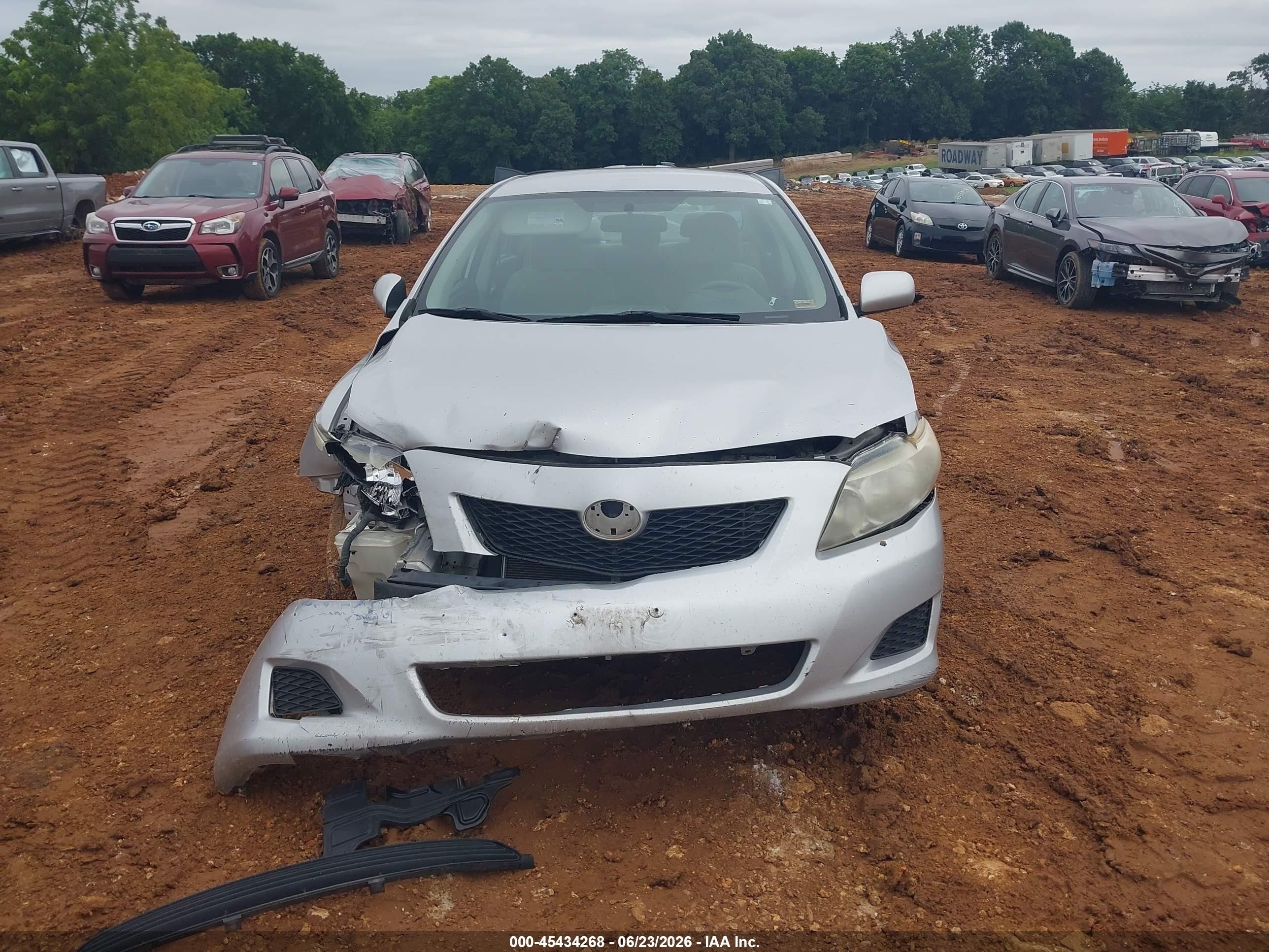 2010 Toyota Corolla Le Серебряный vin: 1NXBU4EE1AZ256520