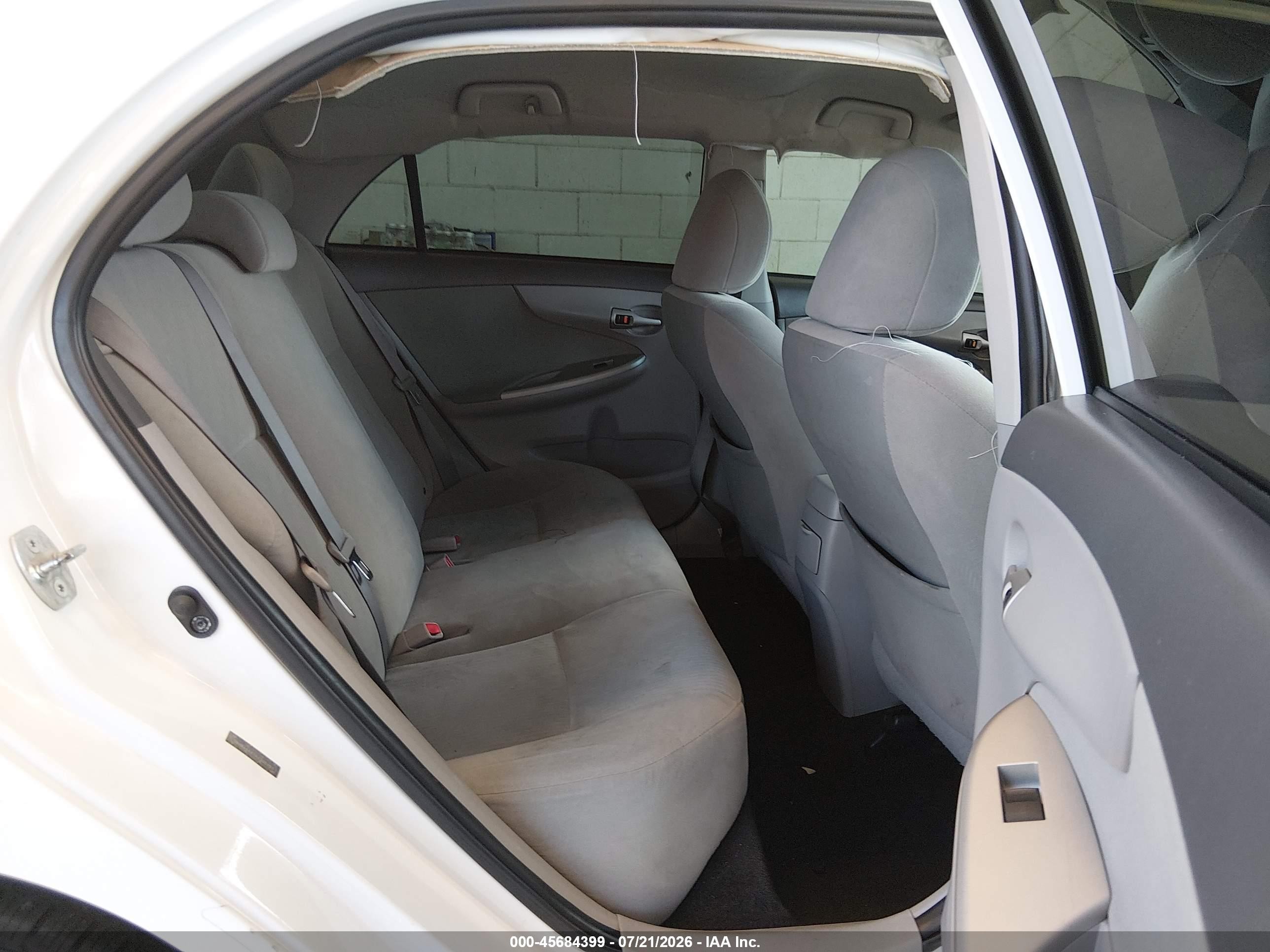 2010 Toyota Corolla Le White vin: 1NXBU4EE1AZ305151