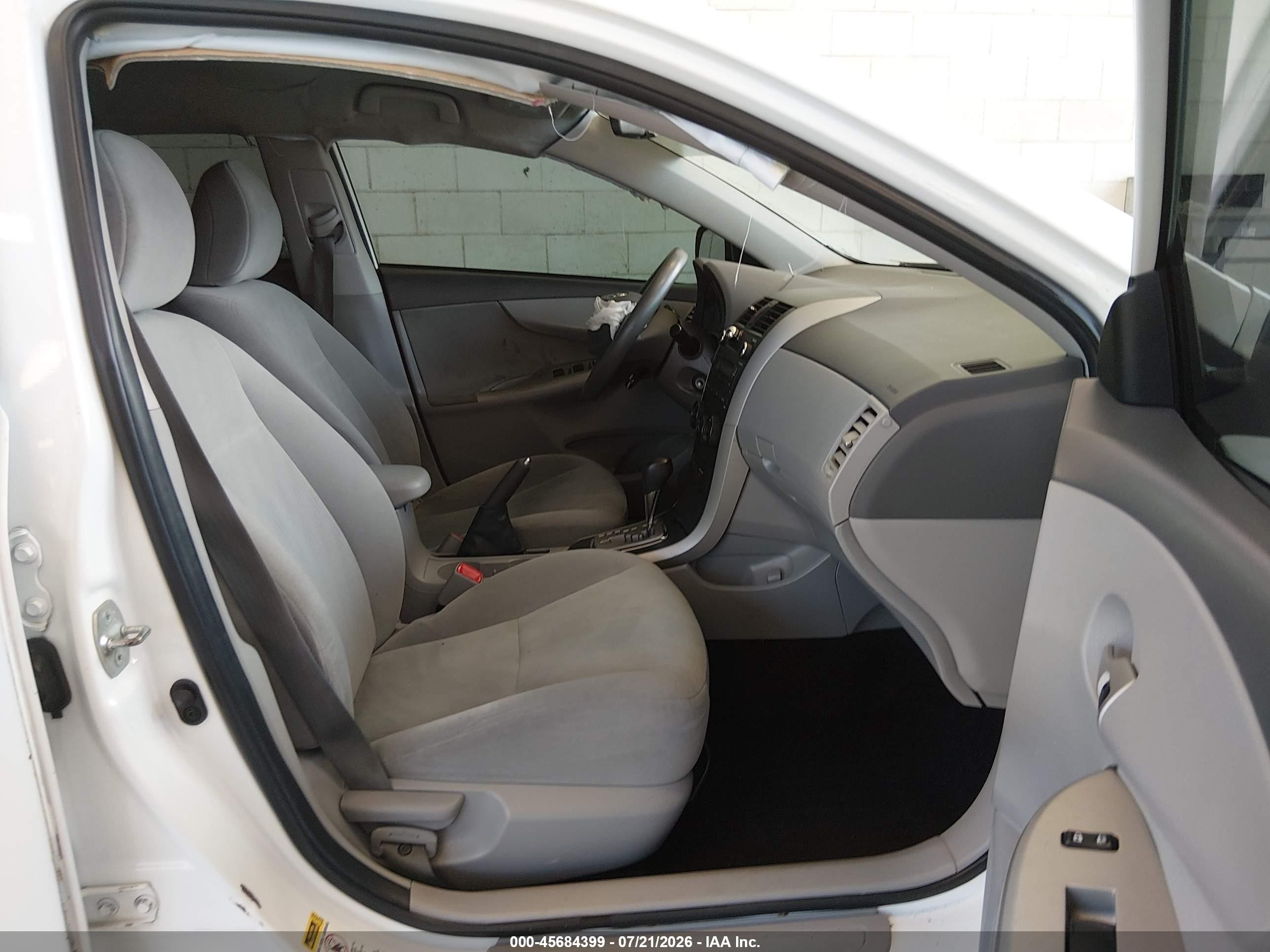 2010 Toyota Corolla Le White vin: 1NXBU4EE1AZ305151