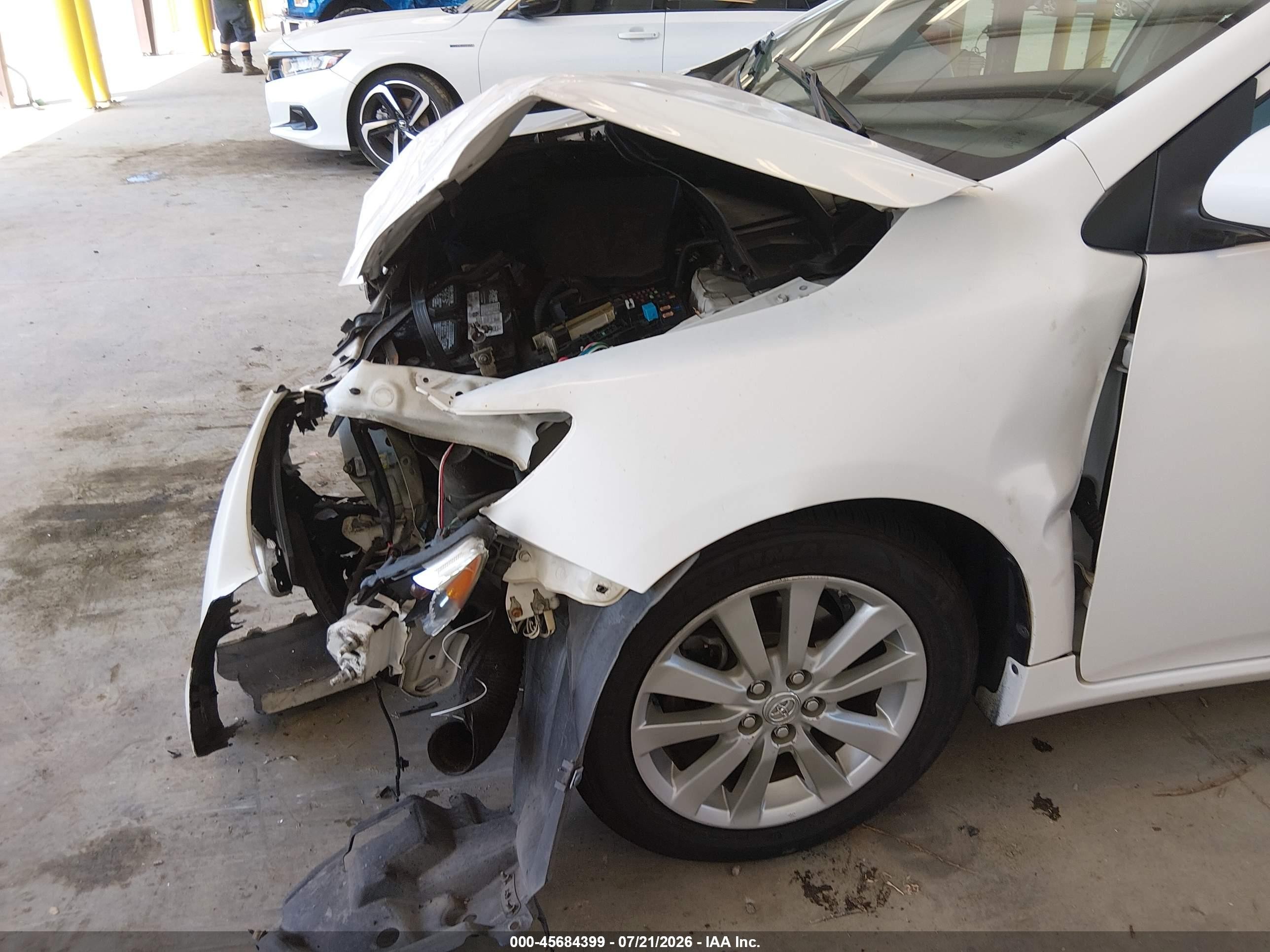 2010 Toyota Corolla Le White vin: 1NXBU4EE1AZ305151