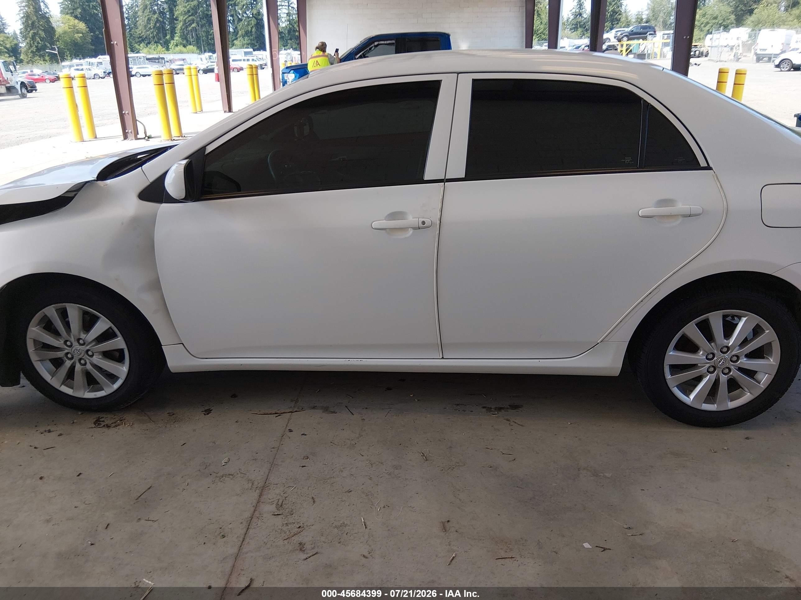 2010 Toyota Corolla Le White vin: 1NXBU4EE1AZ305151