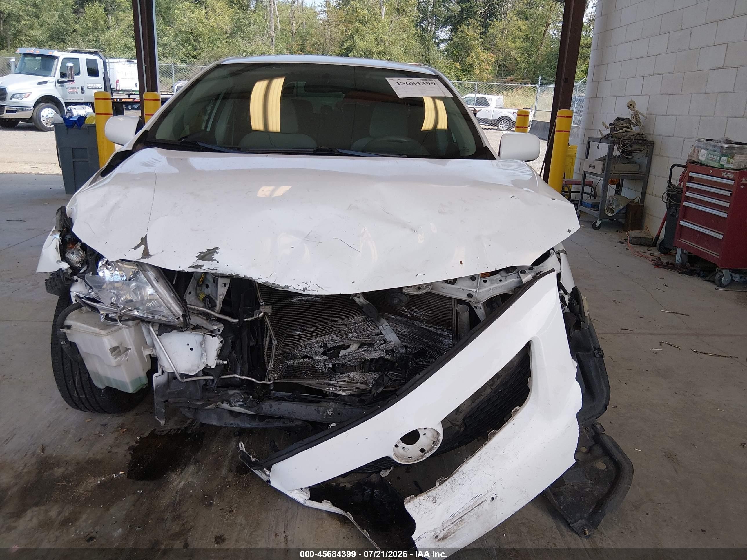 2010 Toyota Corolla Le White vin: 1NXBU4EE1AZ305151