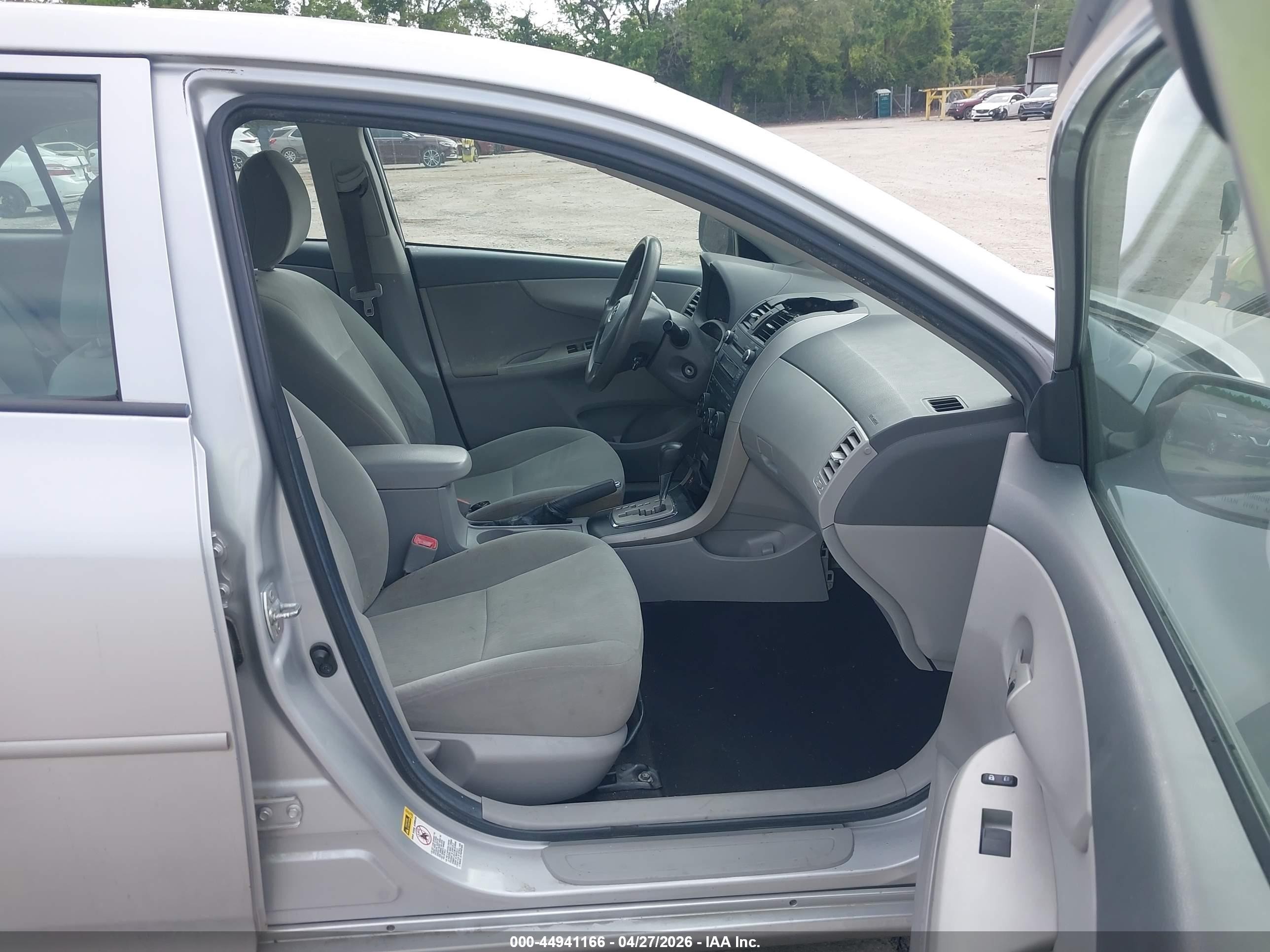 2010 Toyota Corolla Le Gray vin: 1NXBU4EE1AZ344757