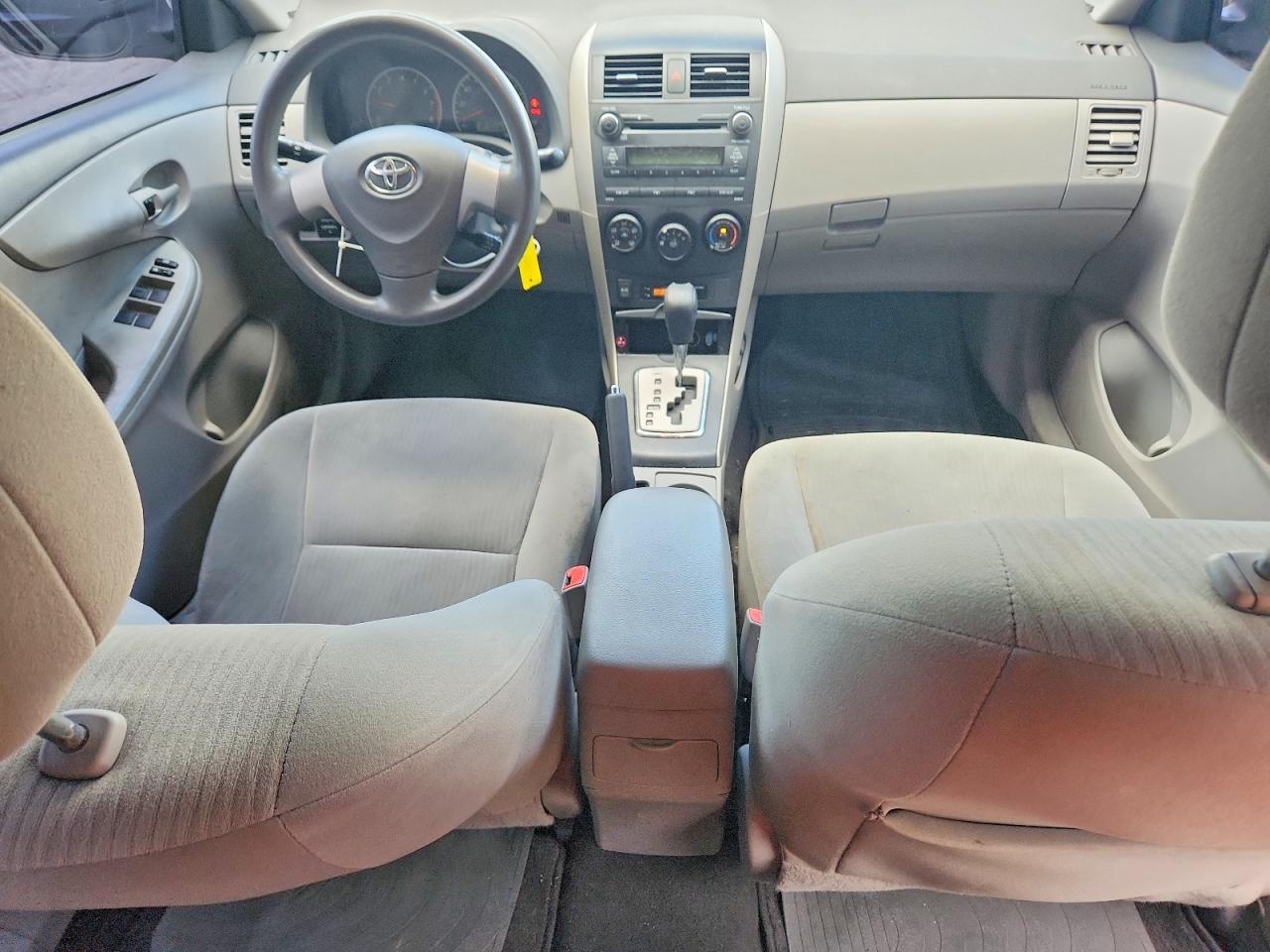 2010 Toyota Corolla Le White vin: 1NXBU4EE1AZ352437