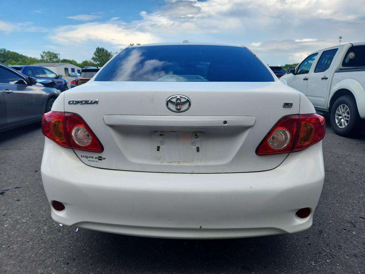 2010 Toyota Corolla Le White vin: 1NXBU4EE1AZ352437