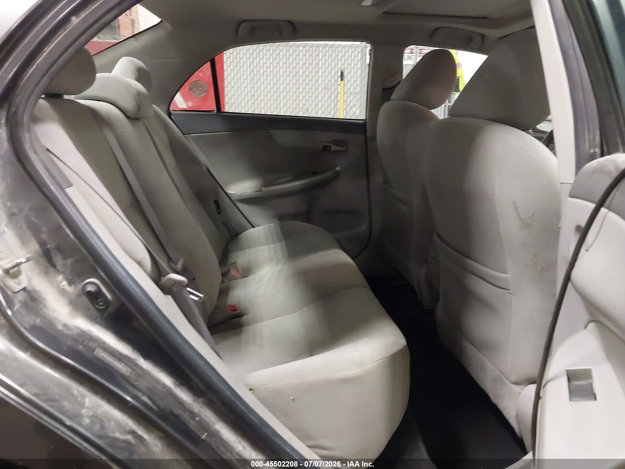 2010 Toyota Corolla Le Gray vin: 1NXBU4EE1AZ368024