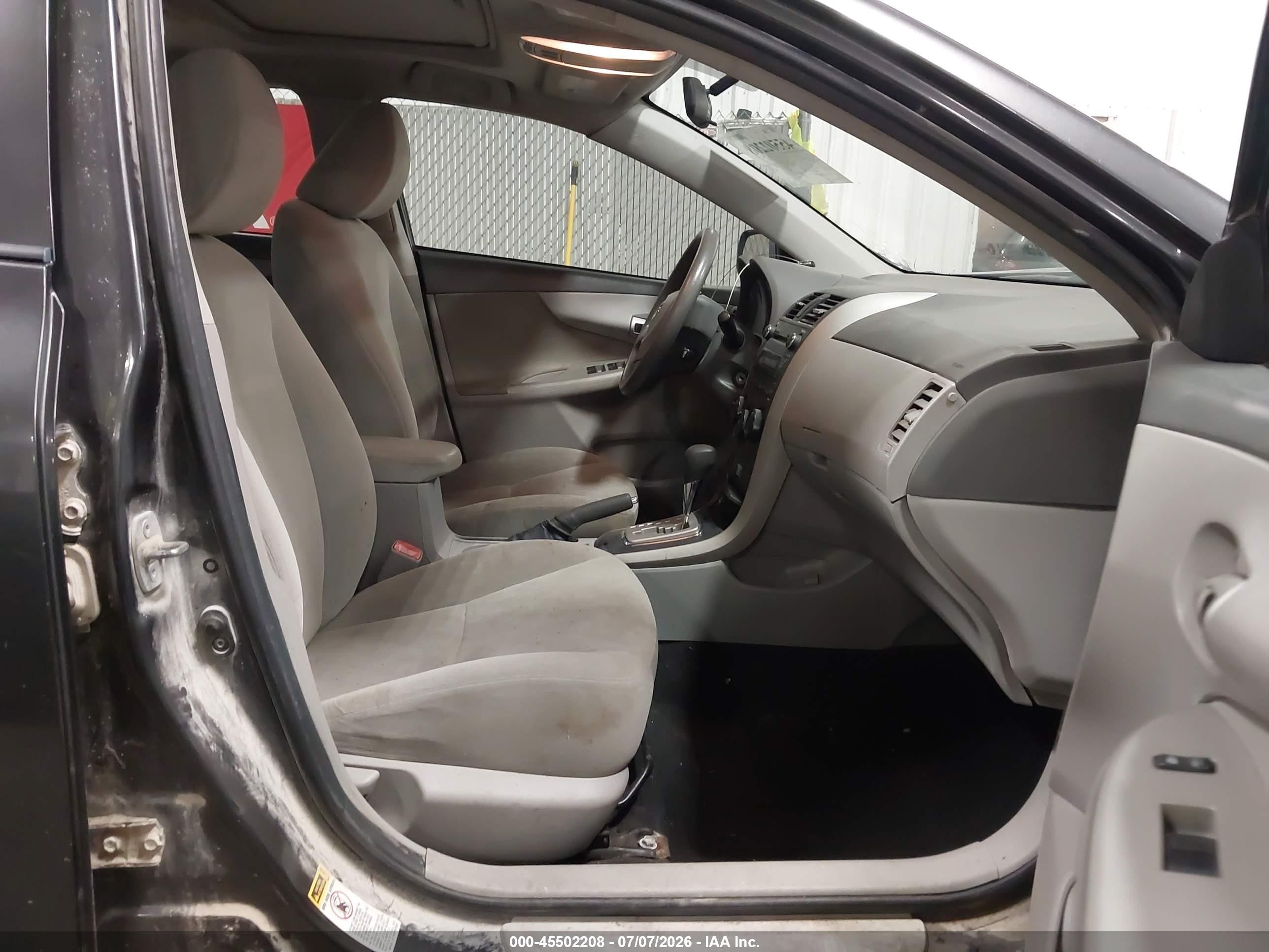 2010 Toyota Corolla Le Gray vin: 1NXBU4EE1AZ368024