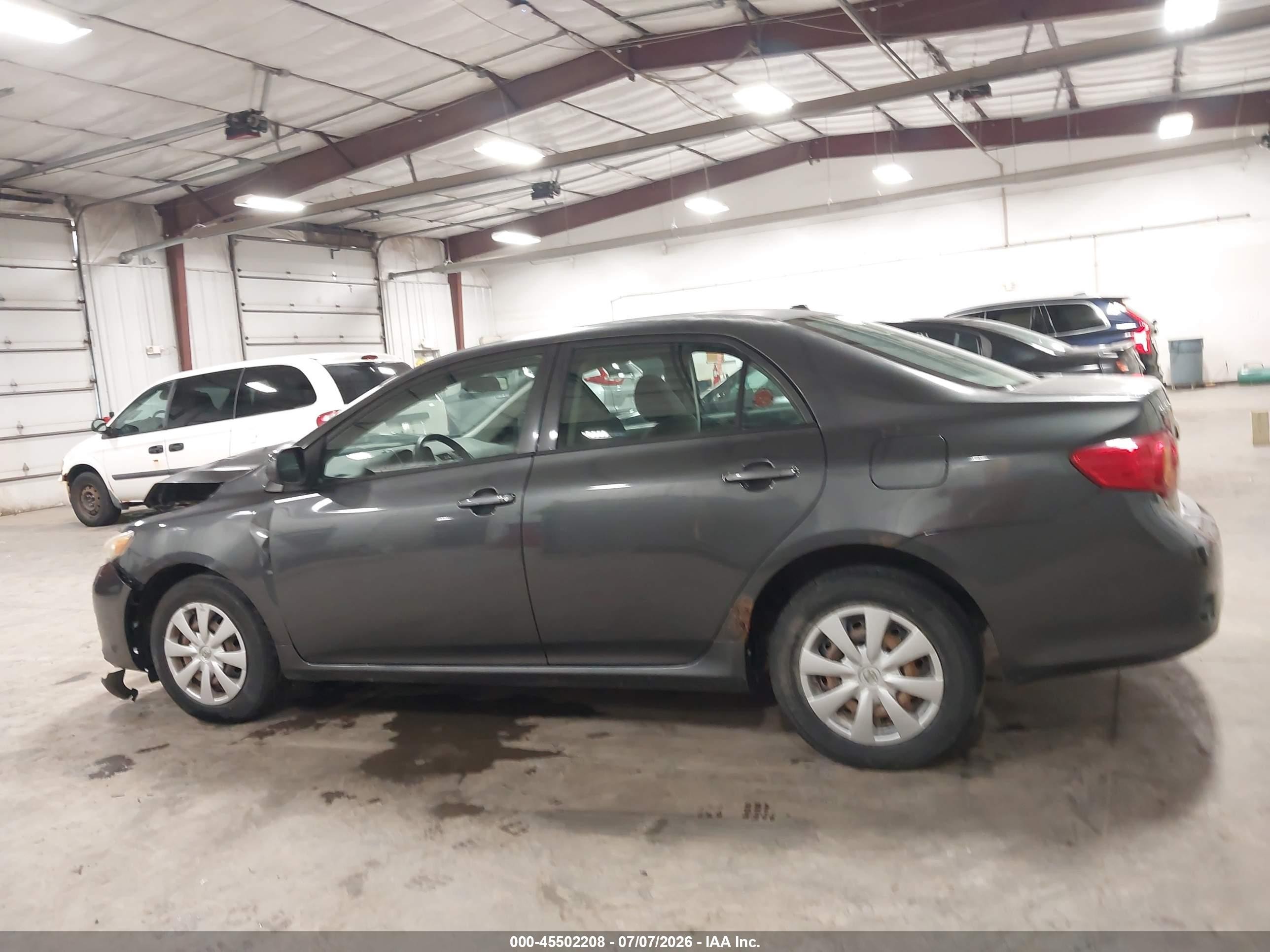2010 Toyota Corolla Le Gray vin: 1NXBU4EE1AZ368024