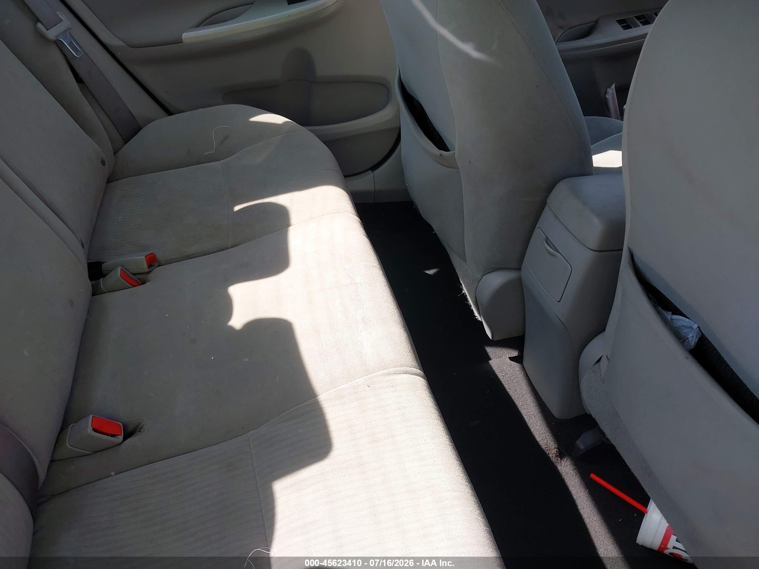 2010 Toyota Corolla Le Серебряный vin: 1NXBU4EE1AZ368198