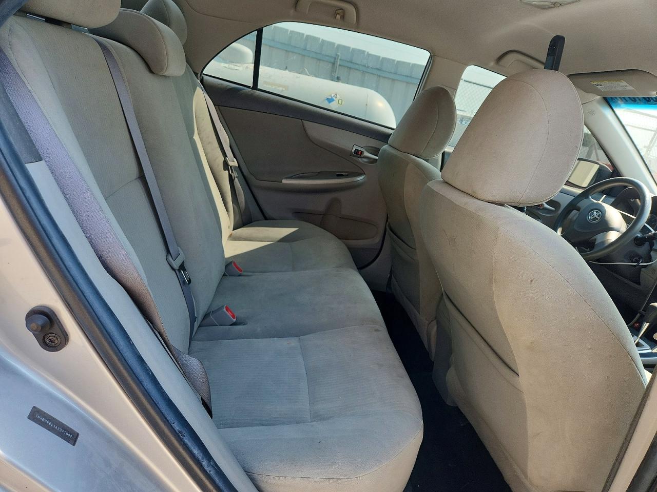 2010 Toyota Corolla Le Silver vin: 1NXBU4EE1AZ371067