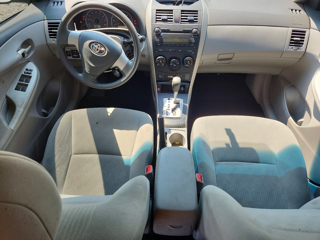 2010 Toyota Corolla Le Silver vin: 1NXBU4EE1AZ371067