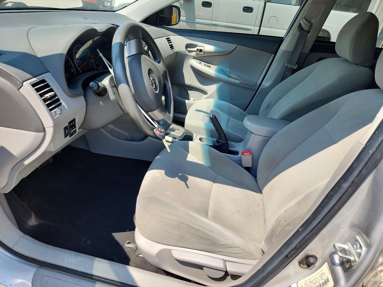 2010 Toyota Corolla Le Silver vin: 1NXBU4EE1AZ371067