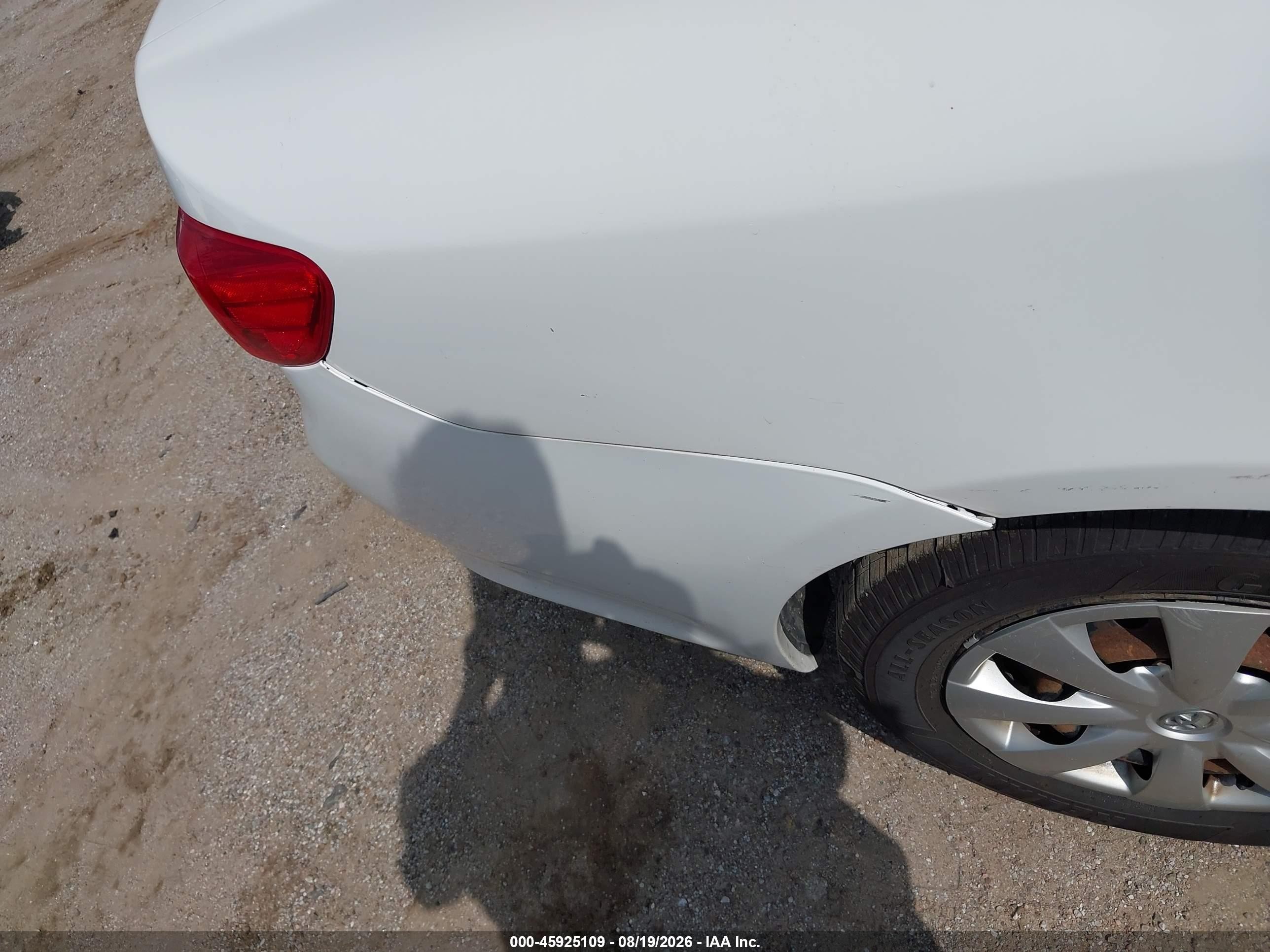 2010 Toyota Corolla Le Белый vin: 1NXBU4EE1AZ381694