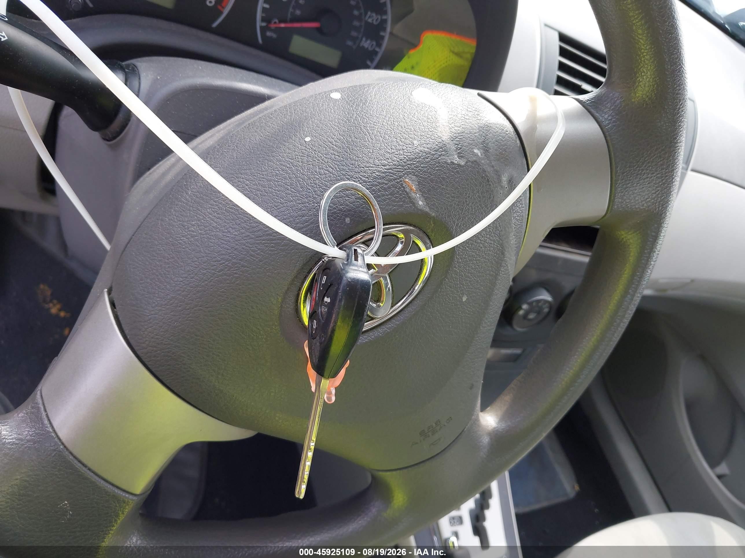 2010 Toyota Corolla Le Белый vin: 1NXBU4EE1AZ381694