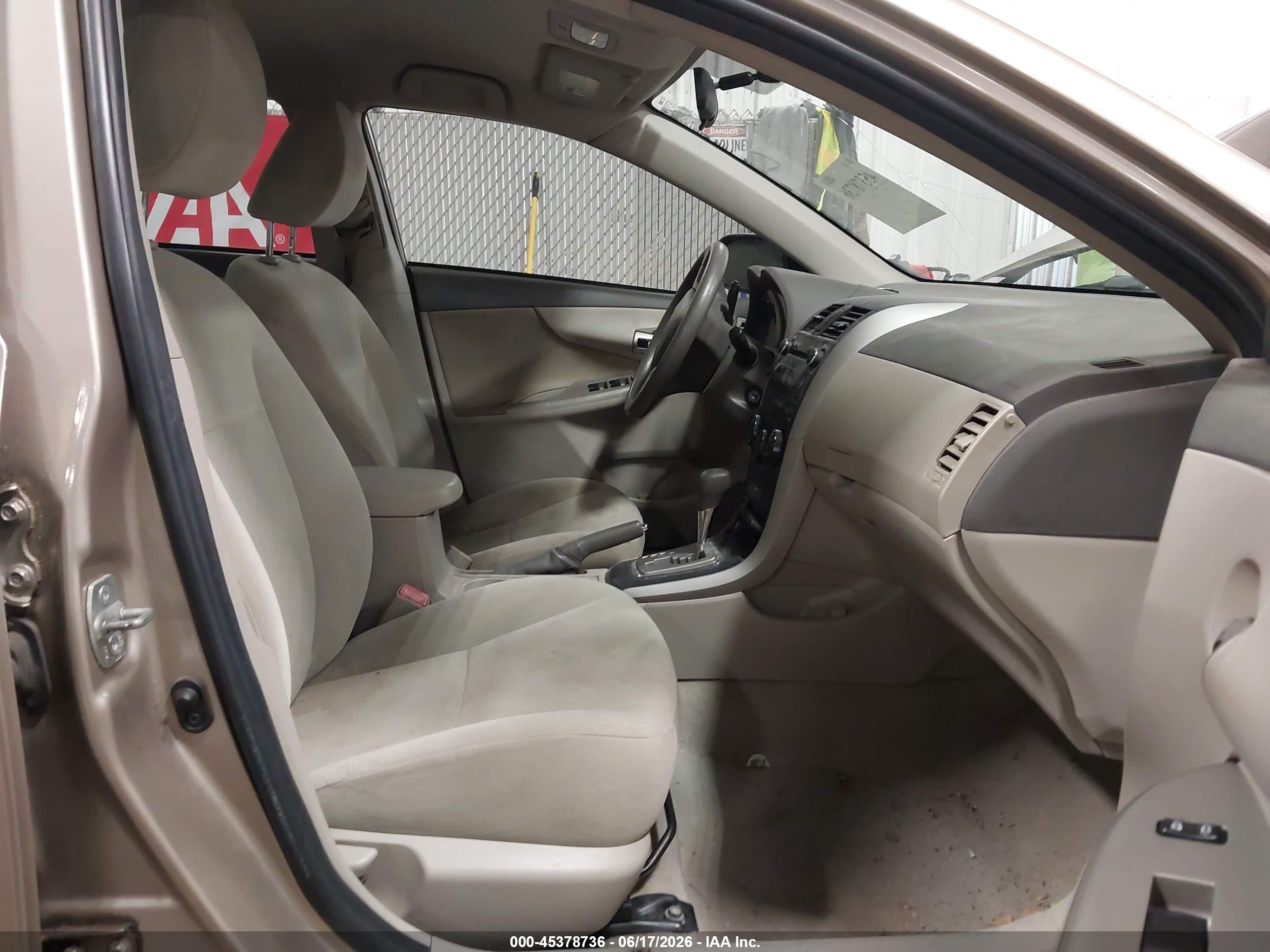 2010 Toyota Corolla Le Beige vin: 1NXBU4EE2AZ173078