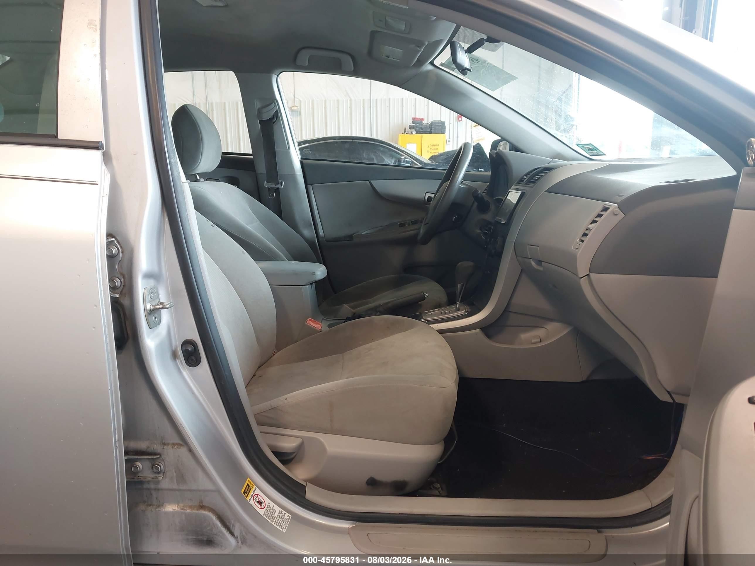 2010 Toyota Corolla Le Silver vin: 1NXBU4EE2AZ199843