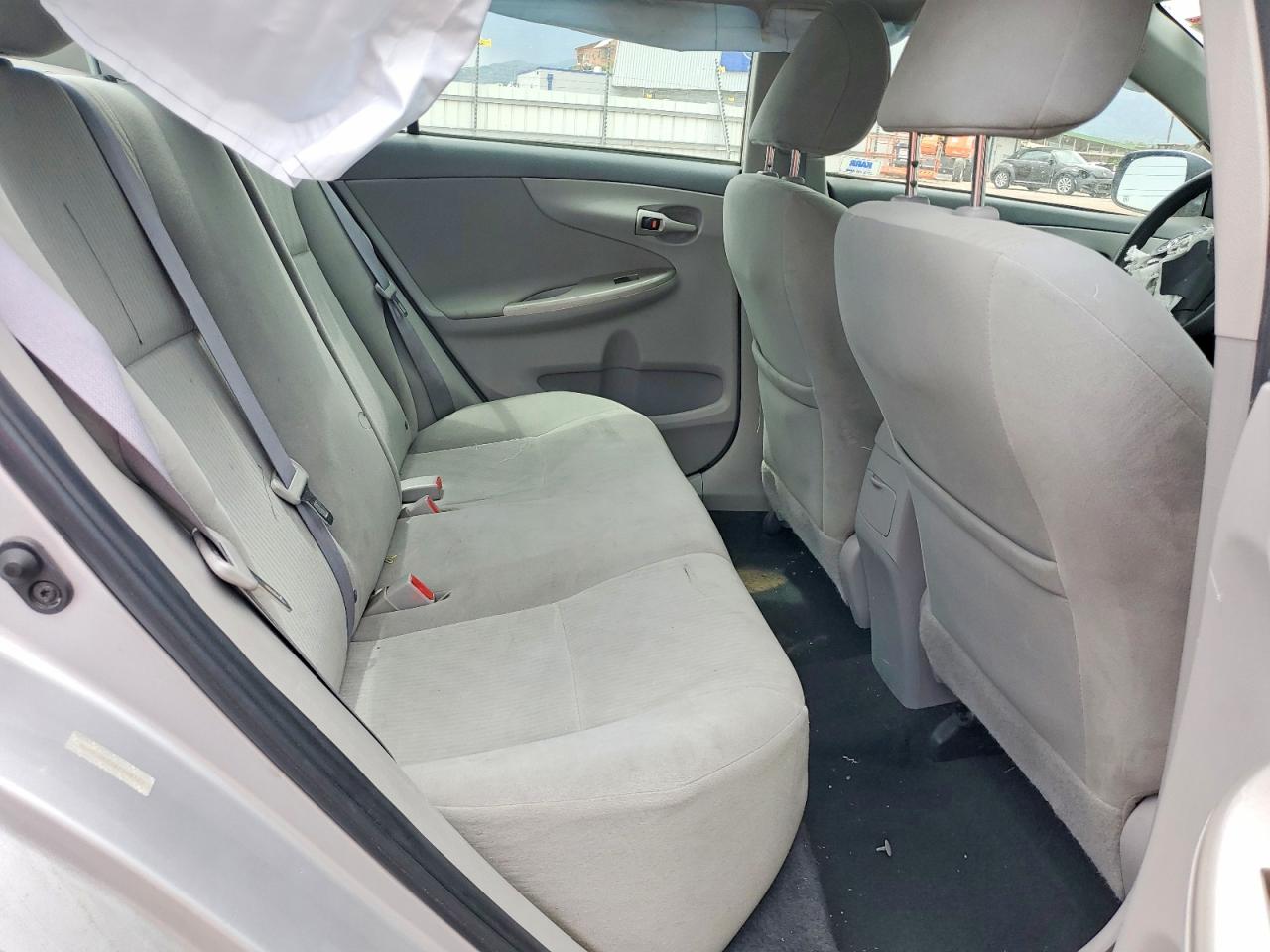 2010 Toyota Corolla Le Silver vin: 1NXBU4EE2AZ204720