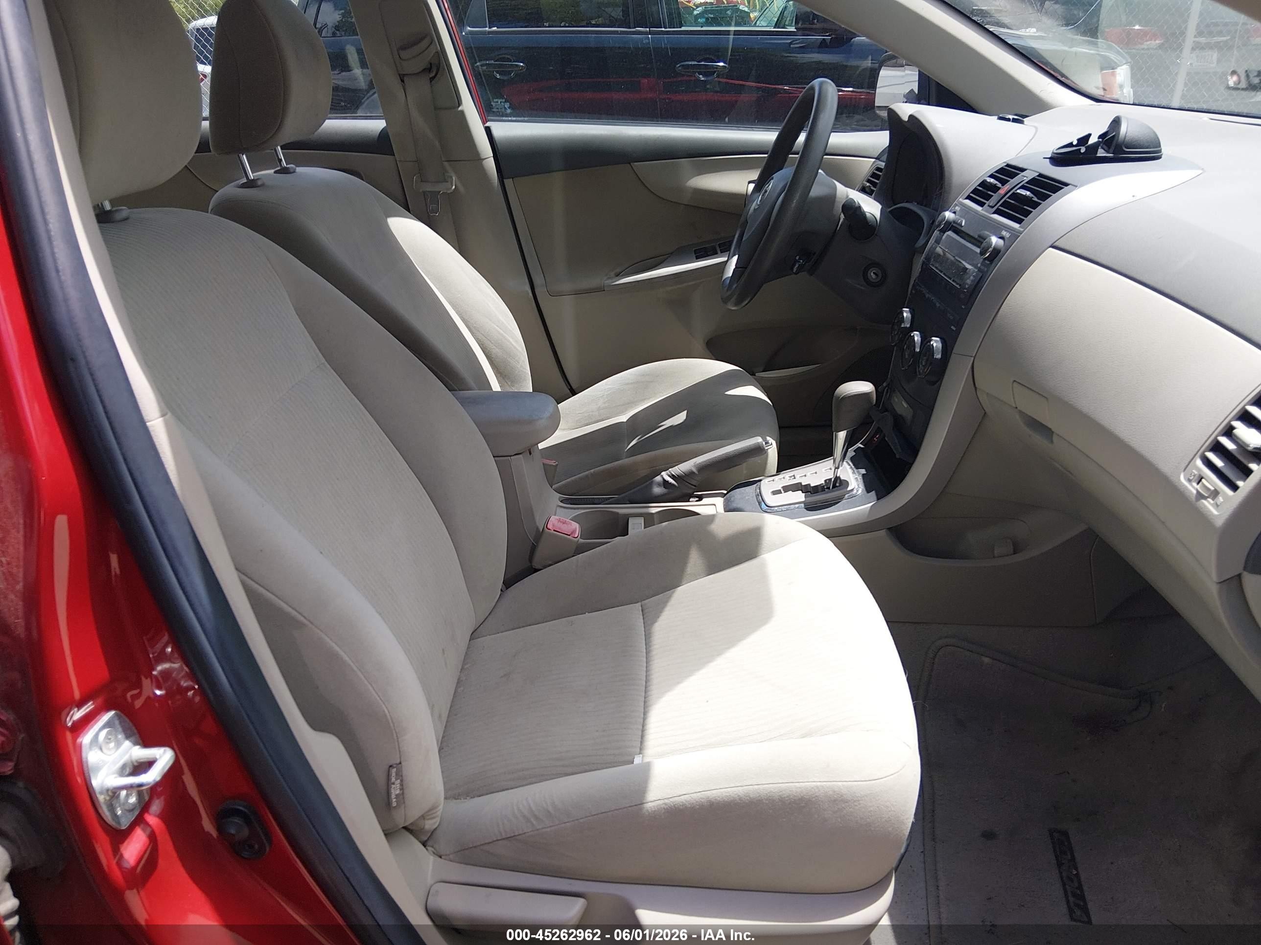 2010 Toyota Corolla Le Red vin: 1NXBU4EE2AZ207441
