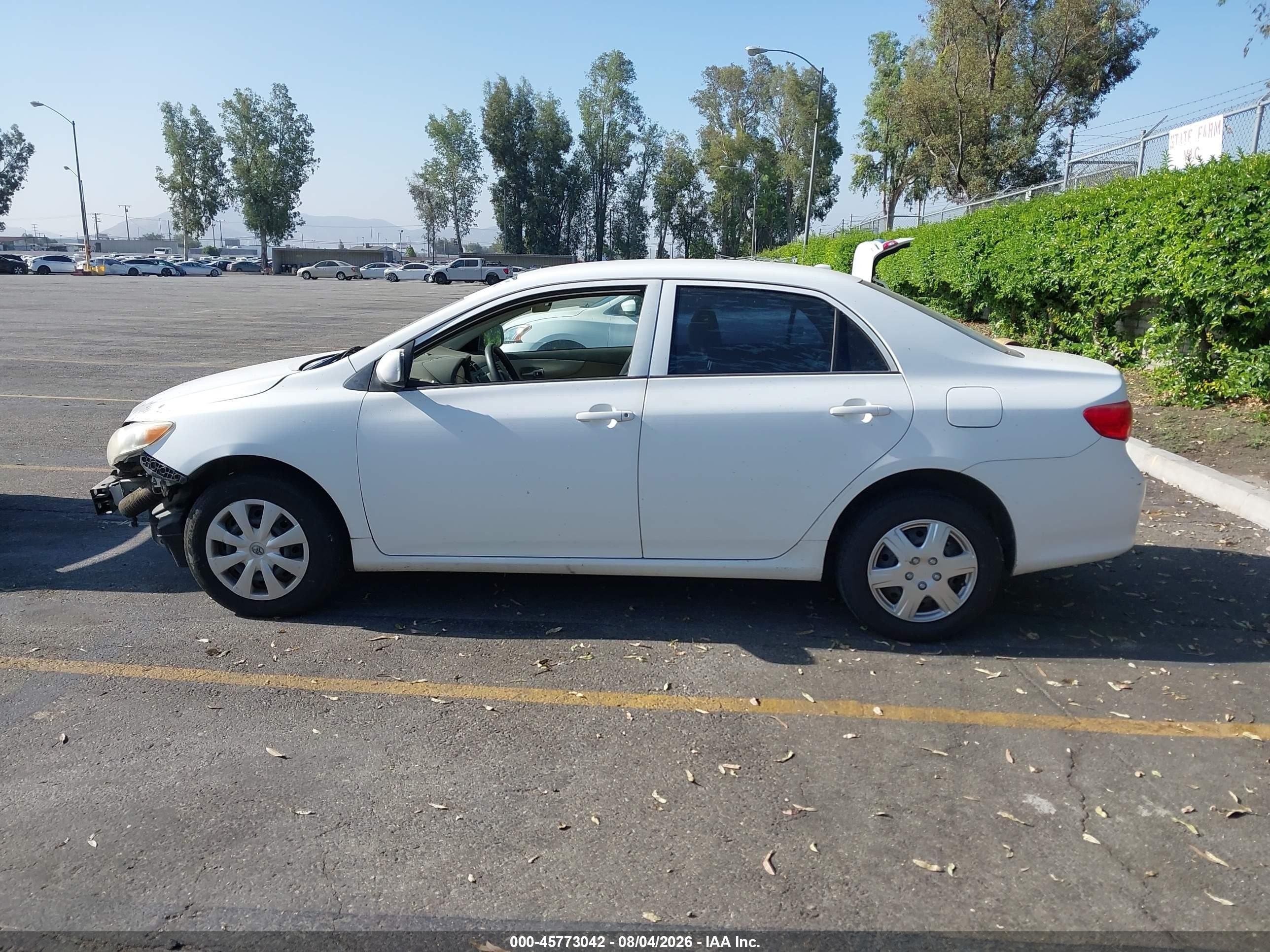 2010 Toyota Corolla Le White vin: 1NXBU4EE2AZ208220